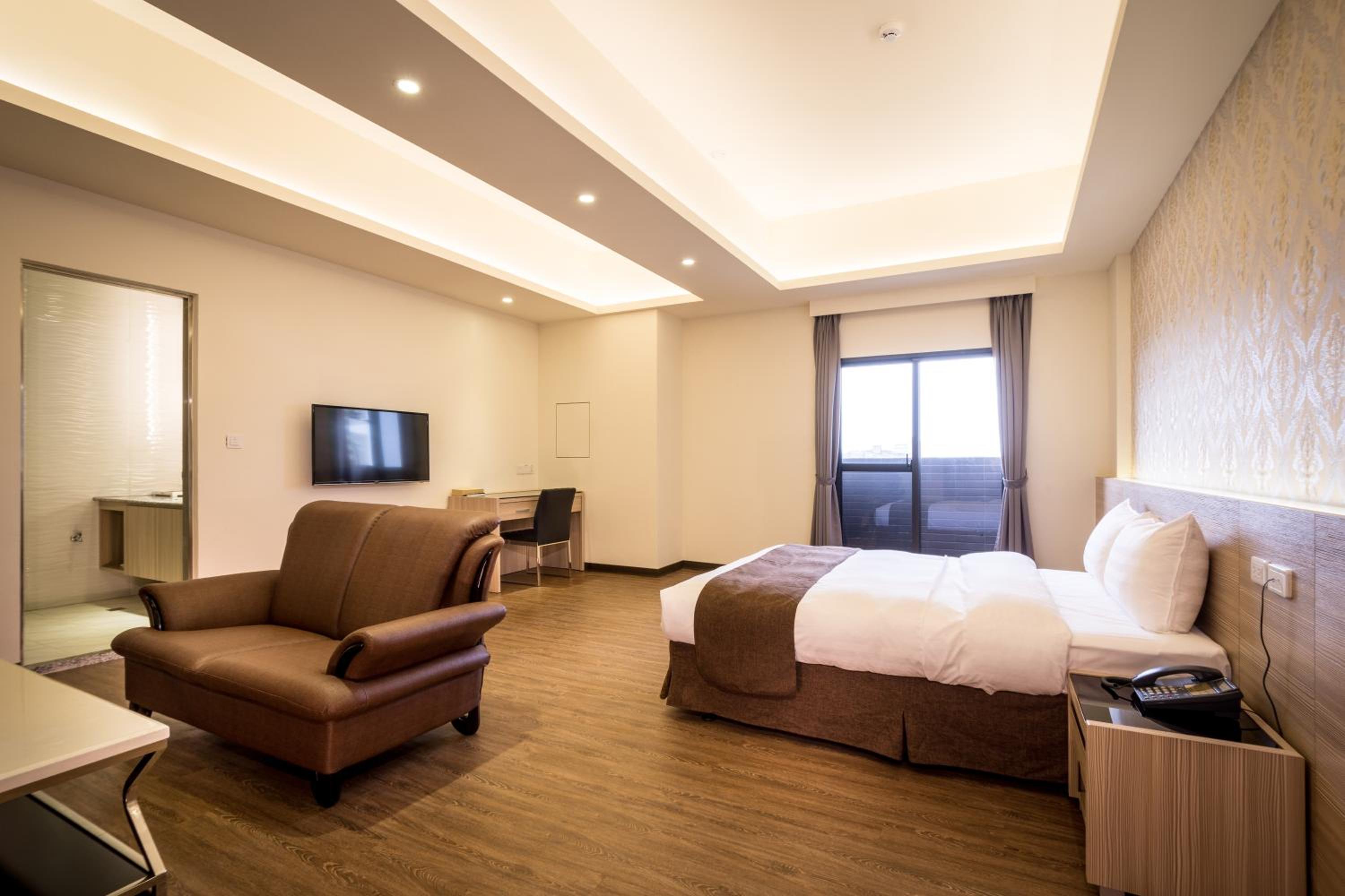 Deluxe Double Room with Balcony photo 3