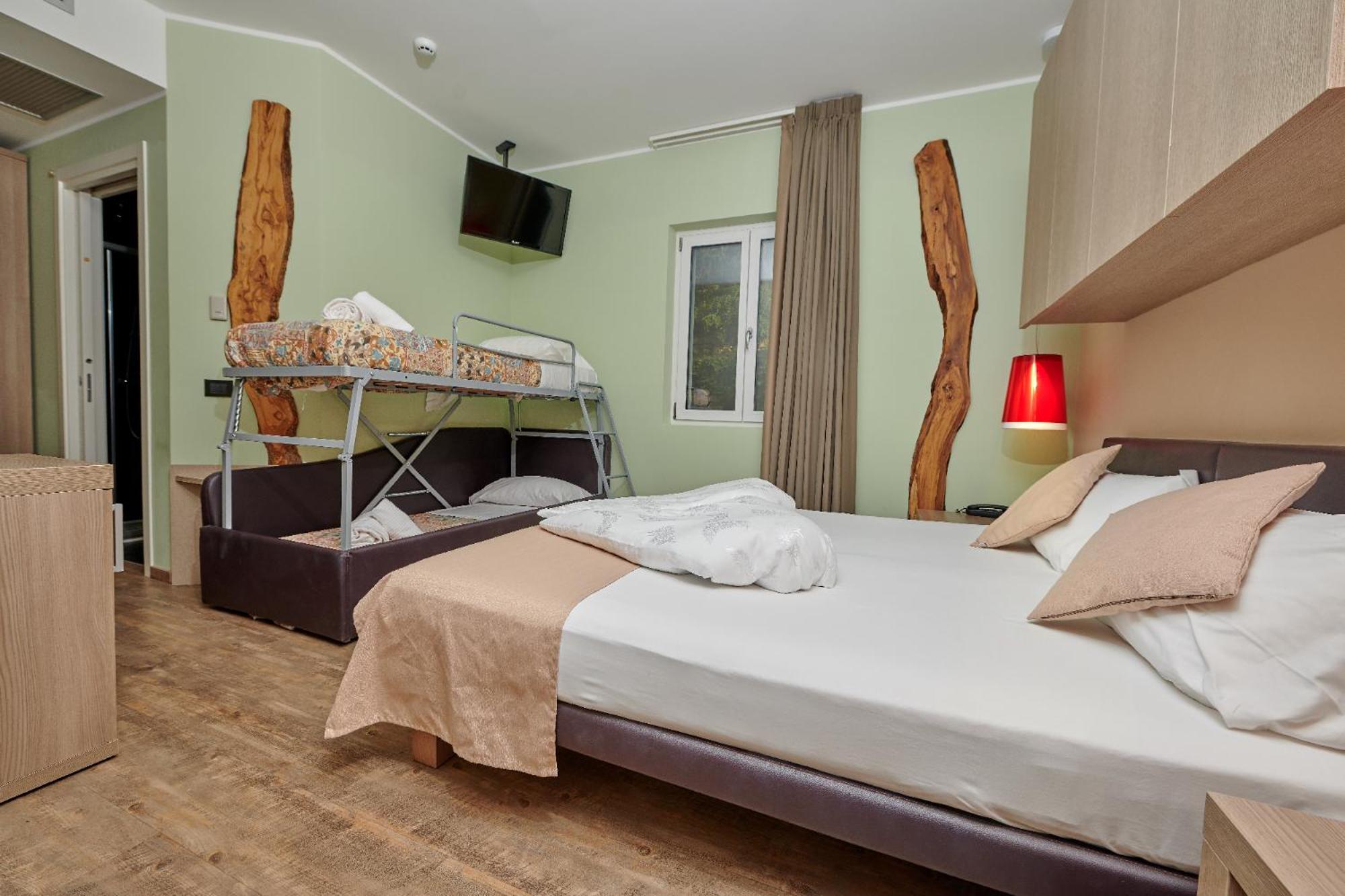 Quadruple Junior Suite with Terrace