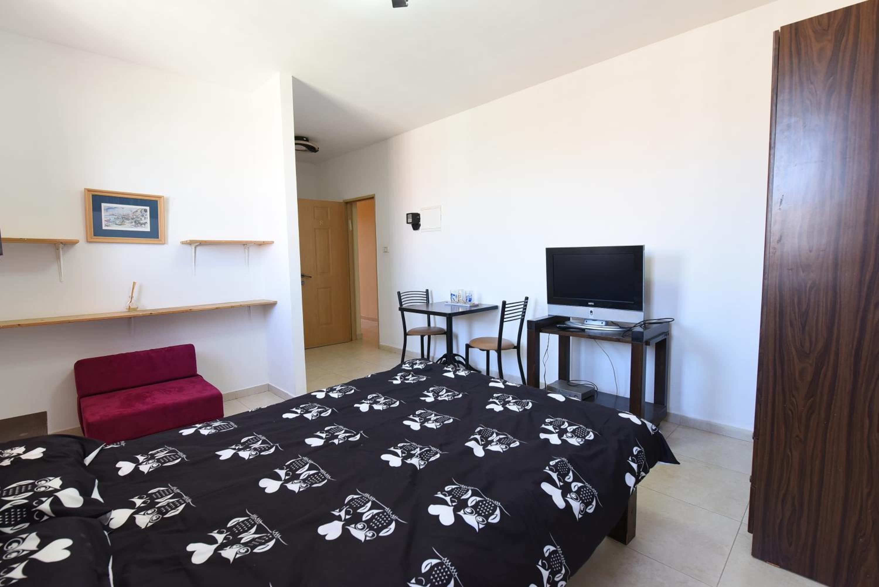 Standard Double Room - Photo 11