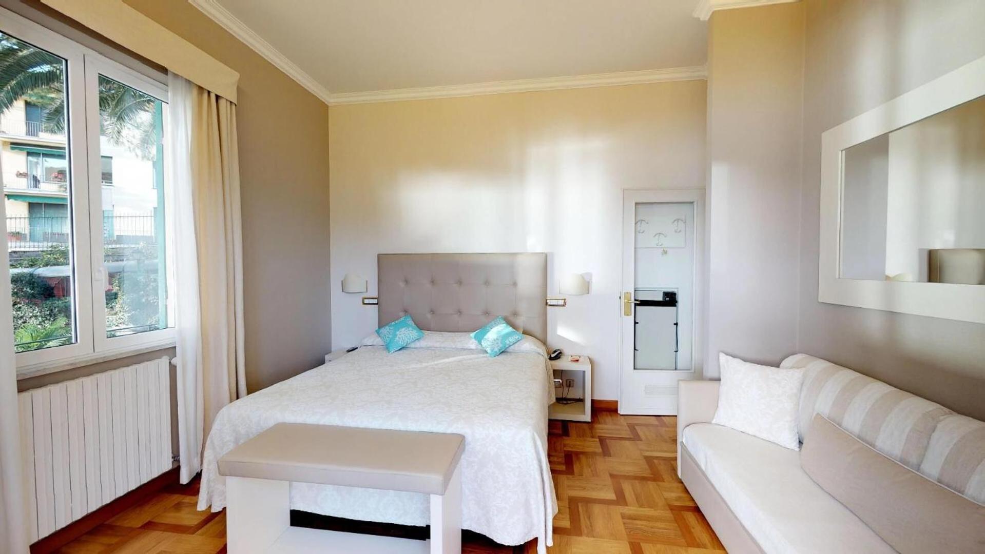 Triple Room With Beach Access