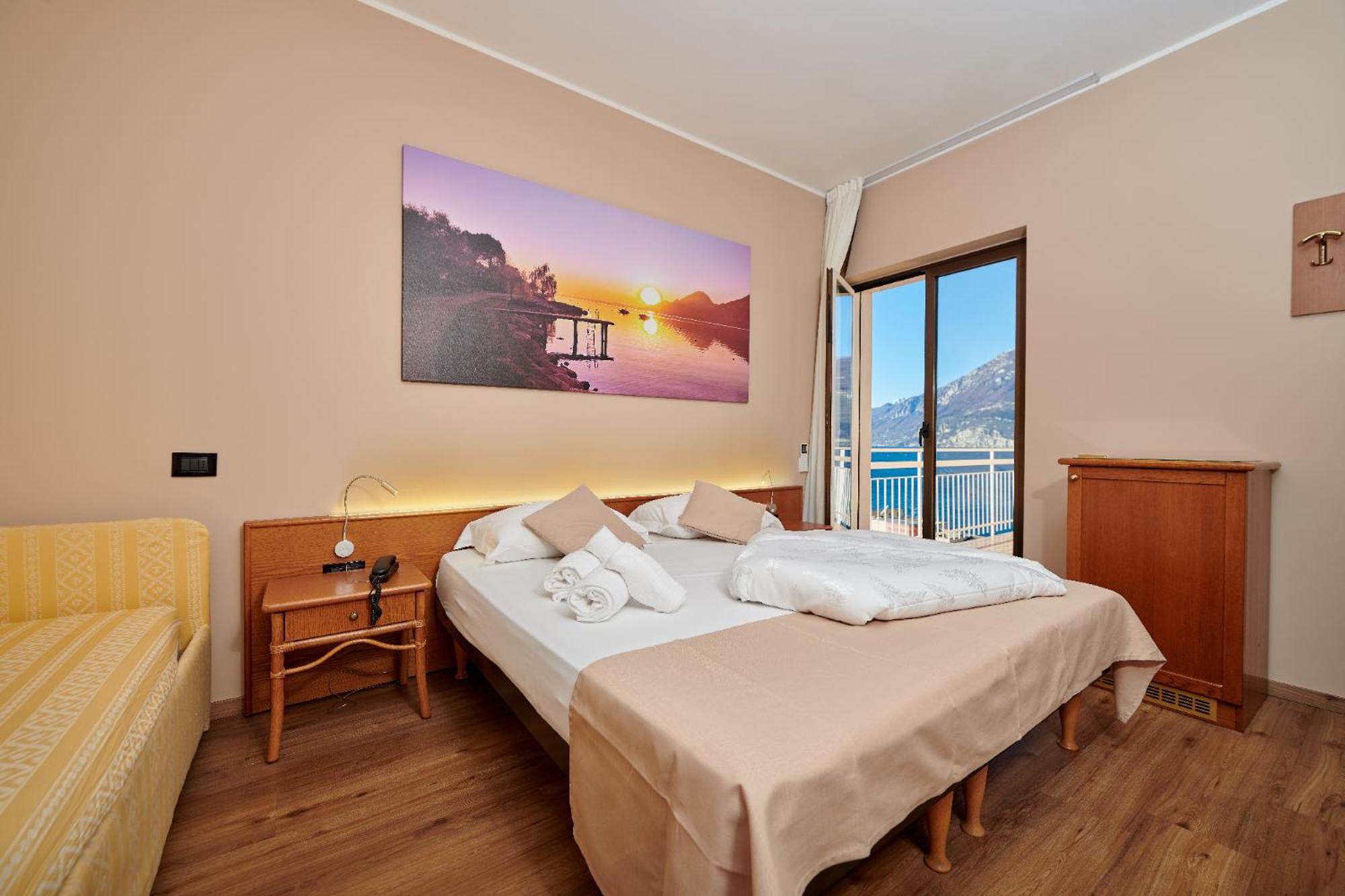 Comfort Double or Twin Room with Lake view - Photo 9