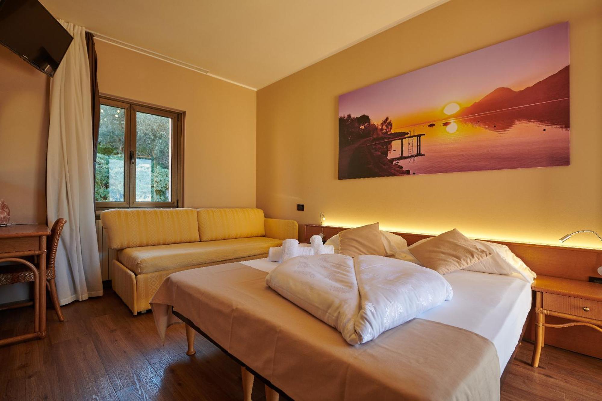 Comfort Double or Twin Room with Lake view - Photo 8