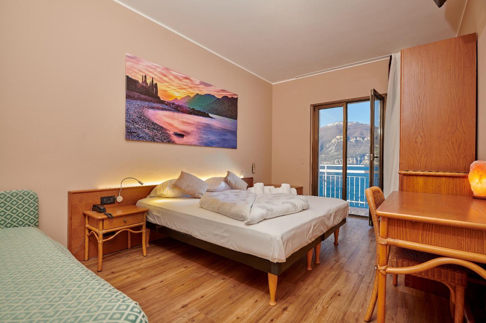 Comfort Double or Twin Room with Lake view - Photo 10