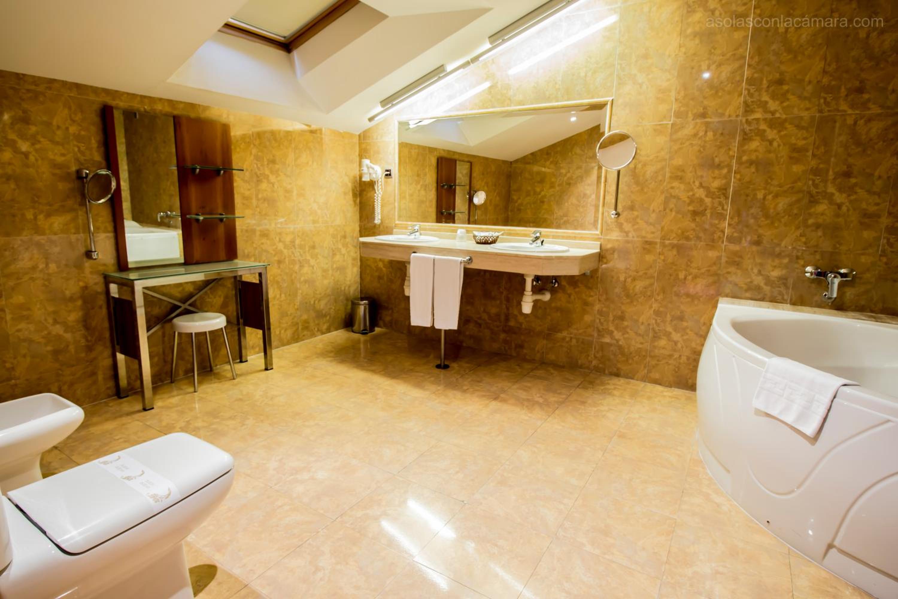 Suite - Photo 2