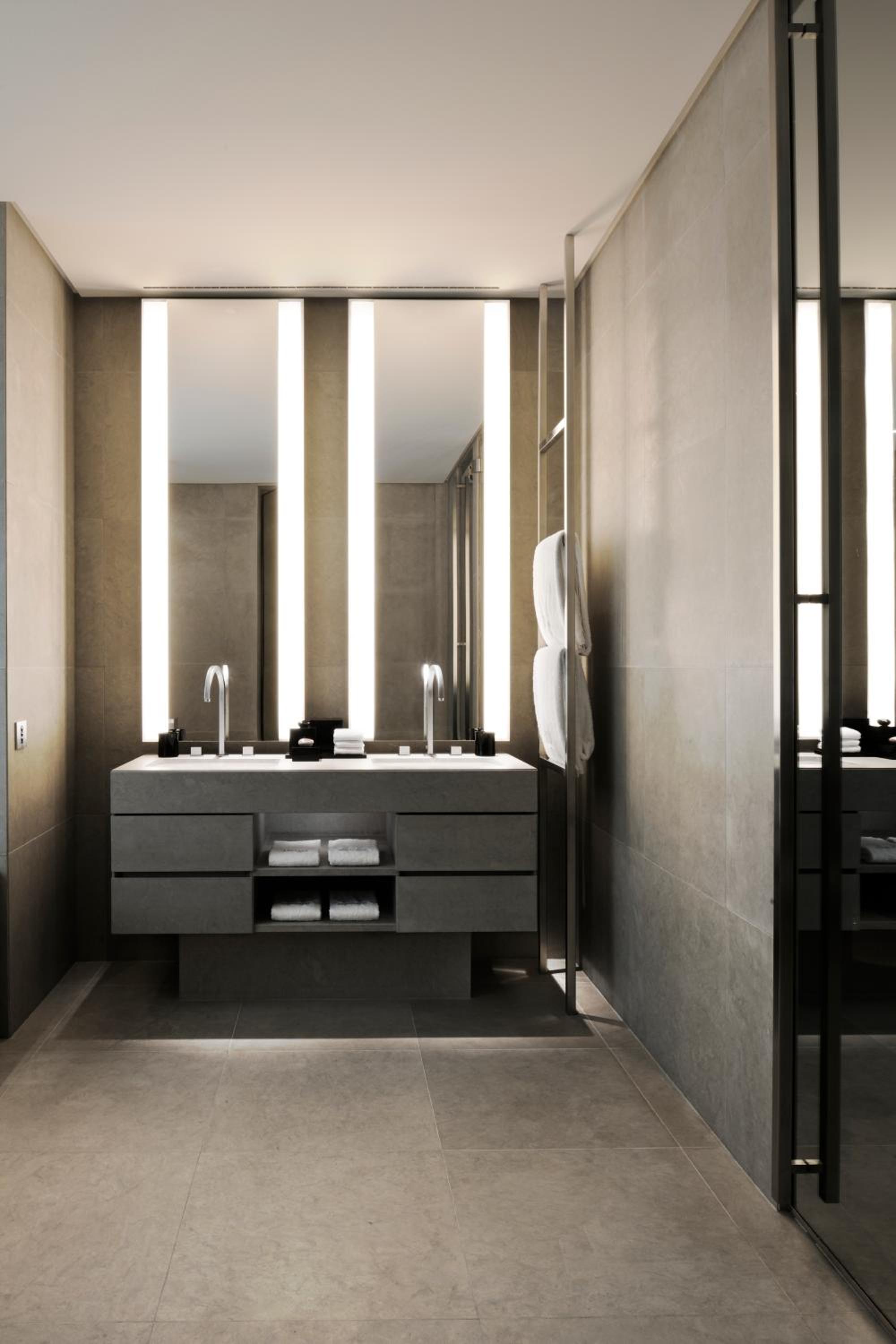 Armani Ambassador Suite (Non Smoking) thumbnail 6