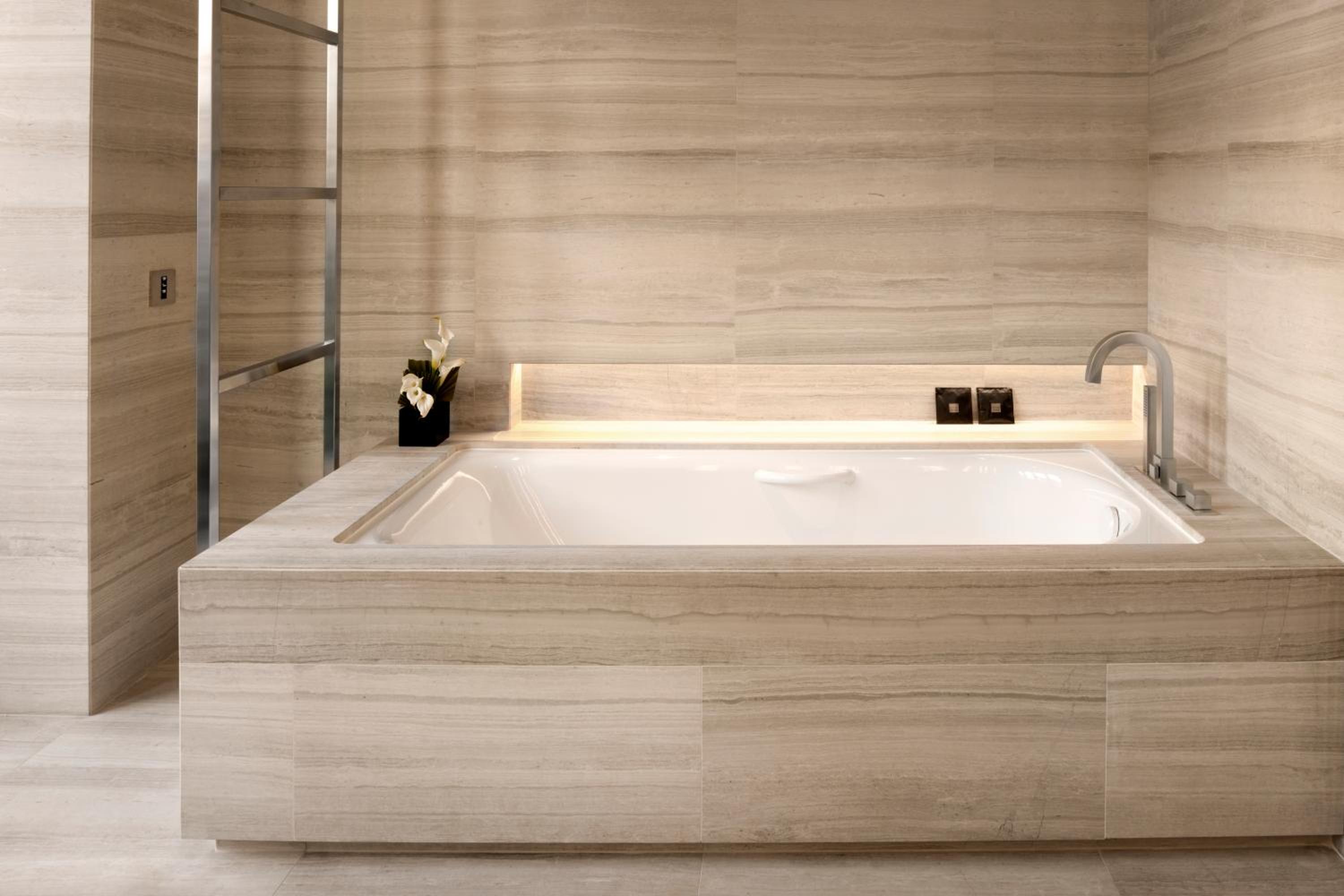 Armani Junior Suite (Non Smoking) thumbnail 5