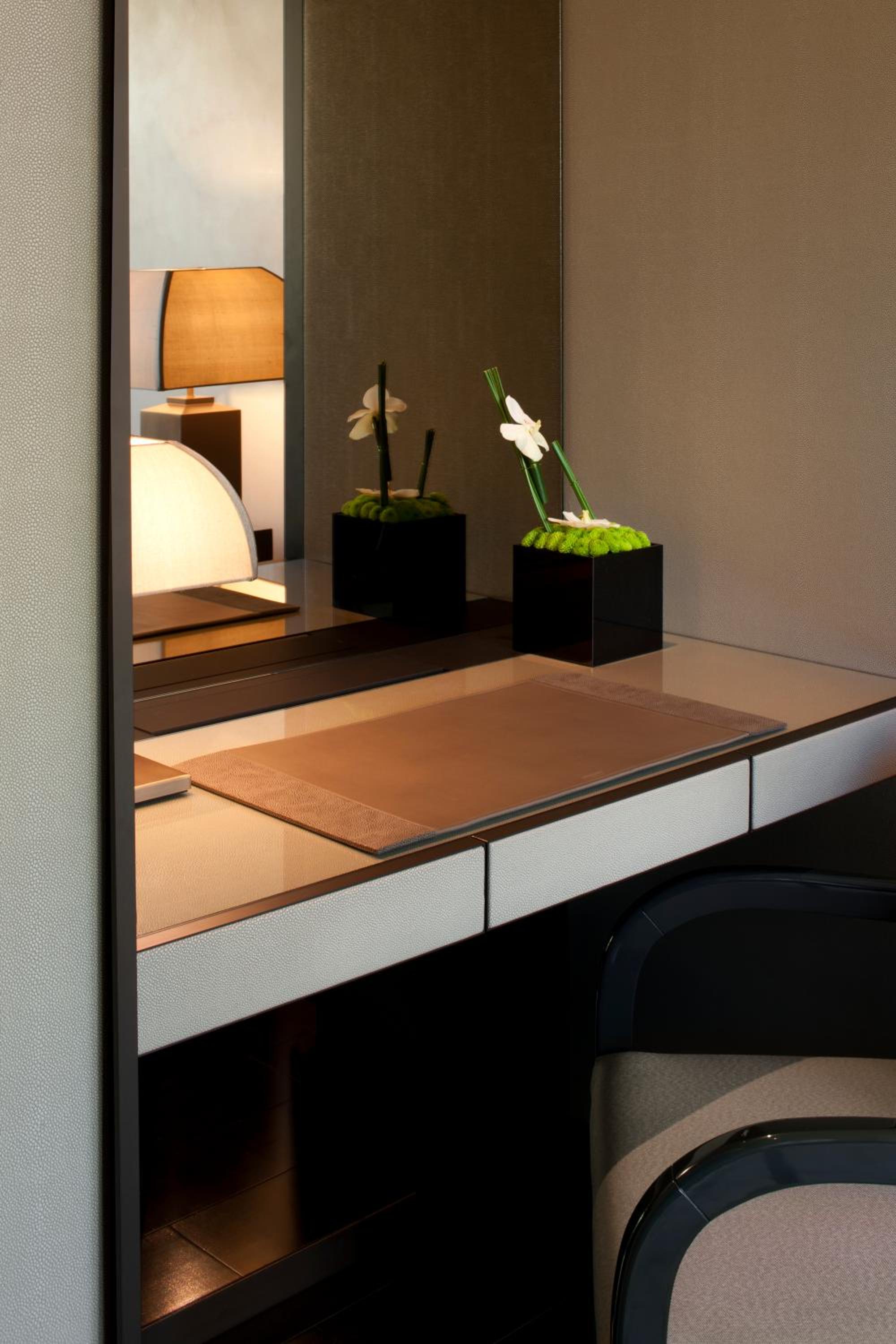 Armani Junior Suite (Non Smoking) thumbnail 6