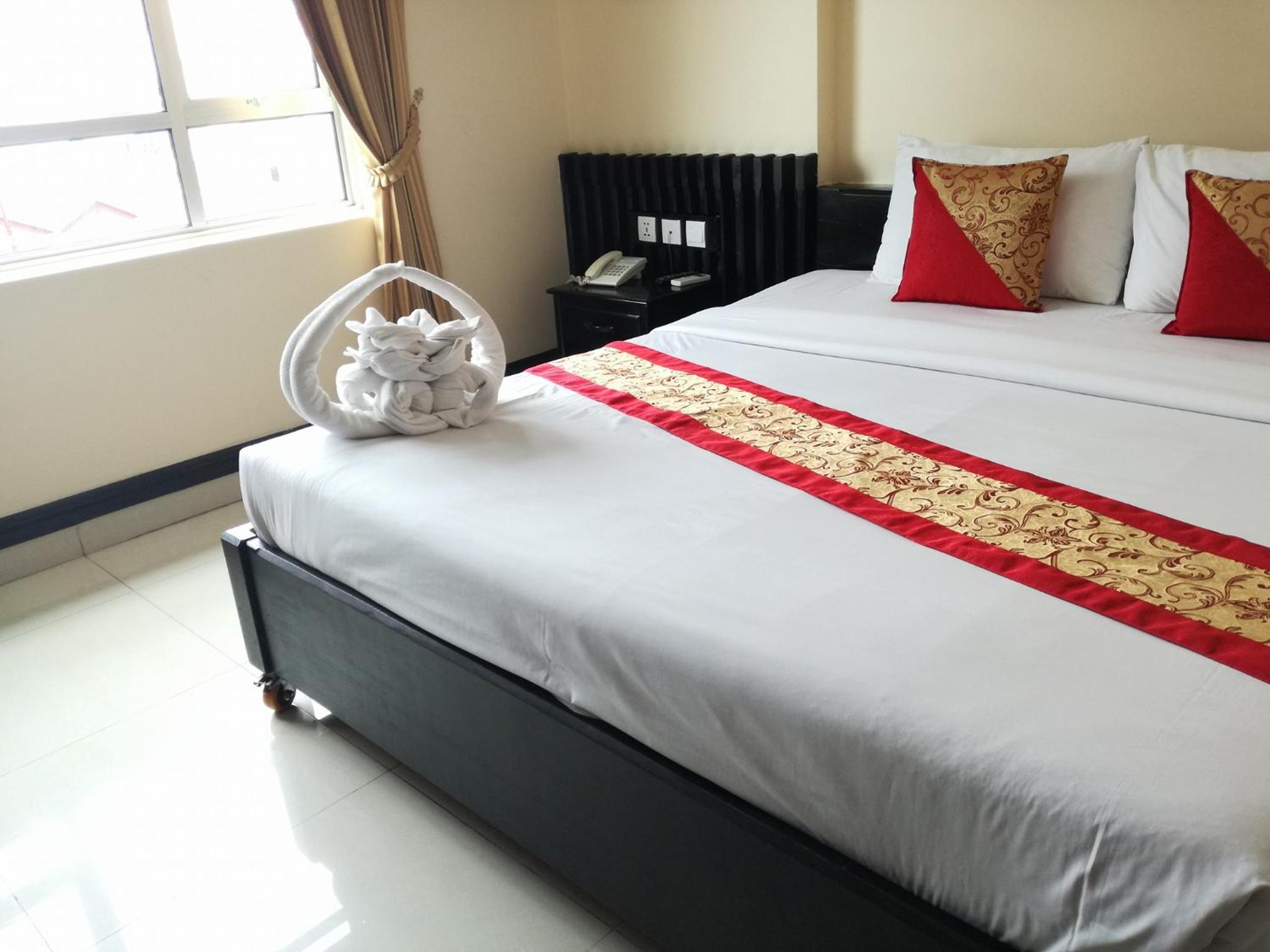 Deluxe Double Room with City View photo 2