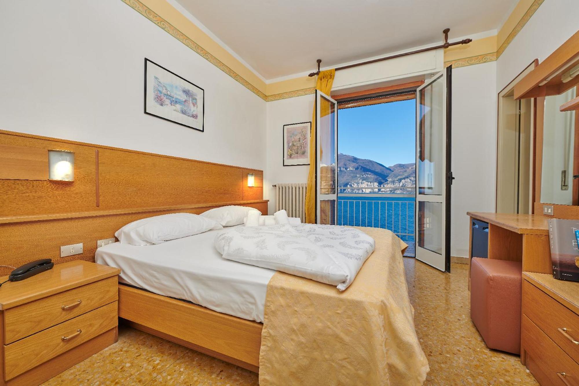 Double or Twin Room with Balcony photo 2