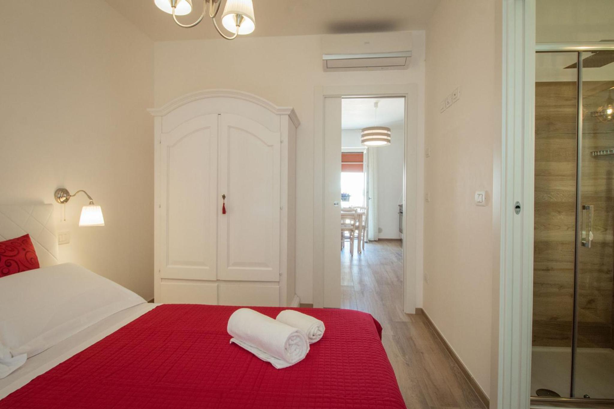 One-Bedroom House with Balcony