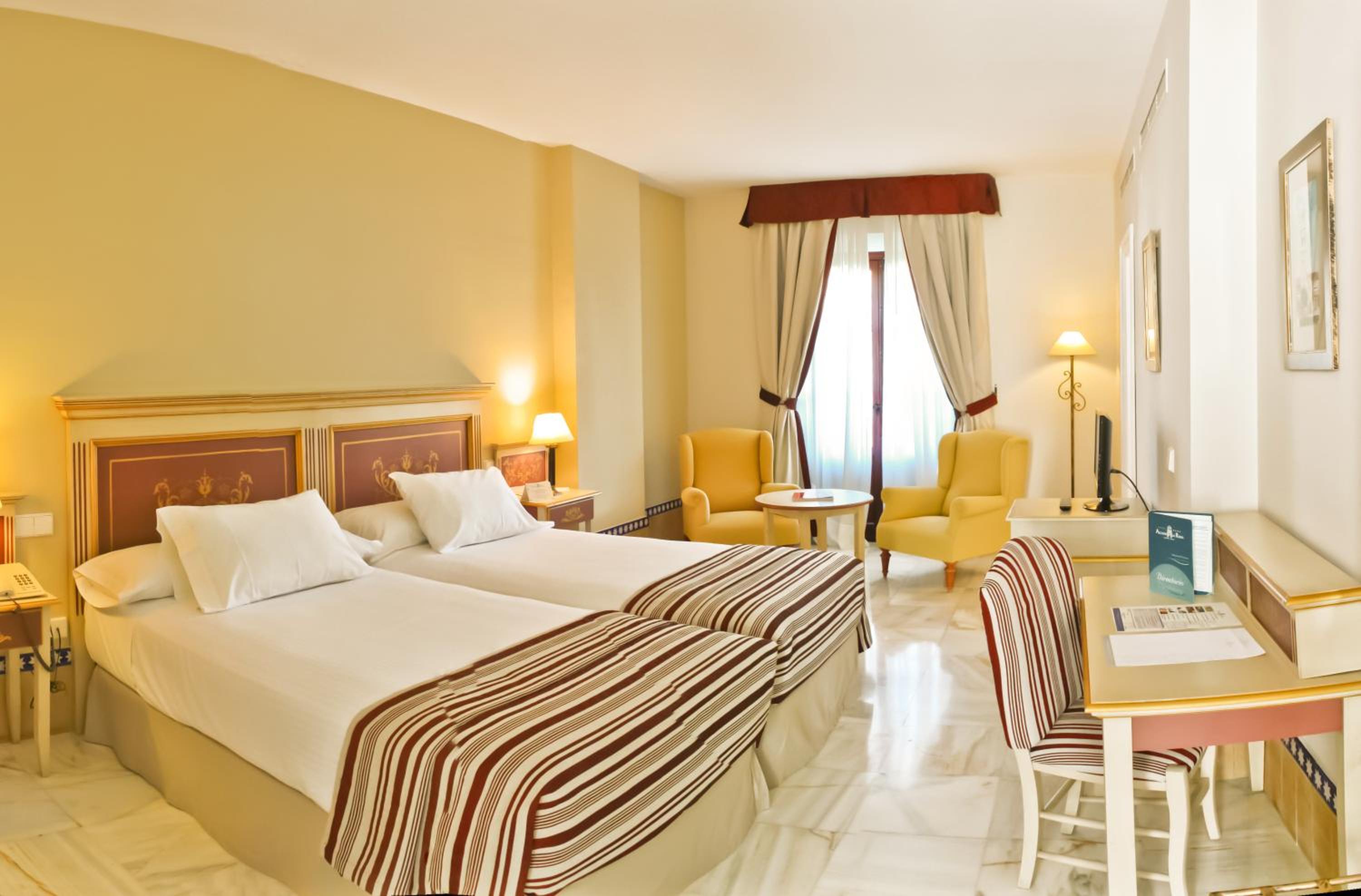 Standard Twin Room - Photo 2