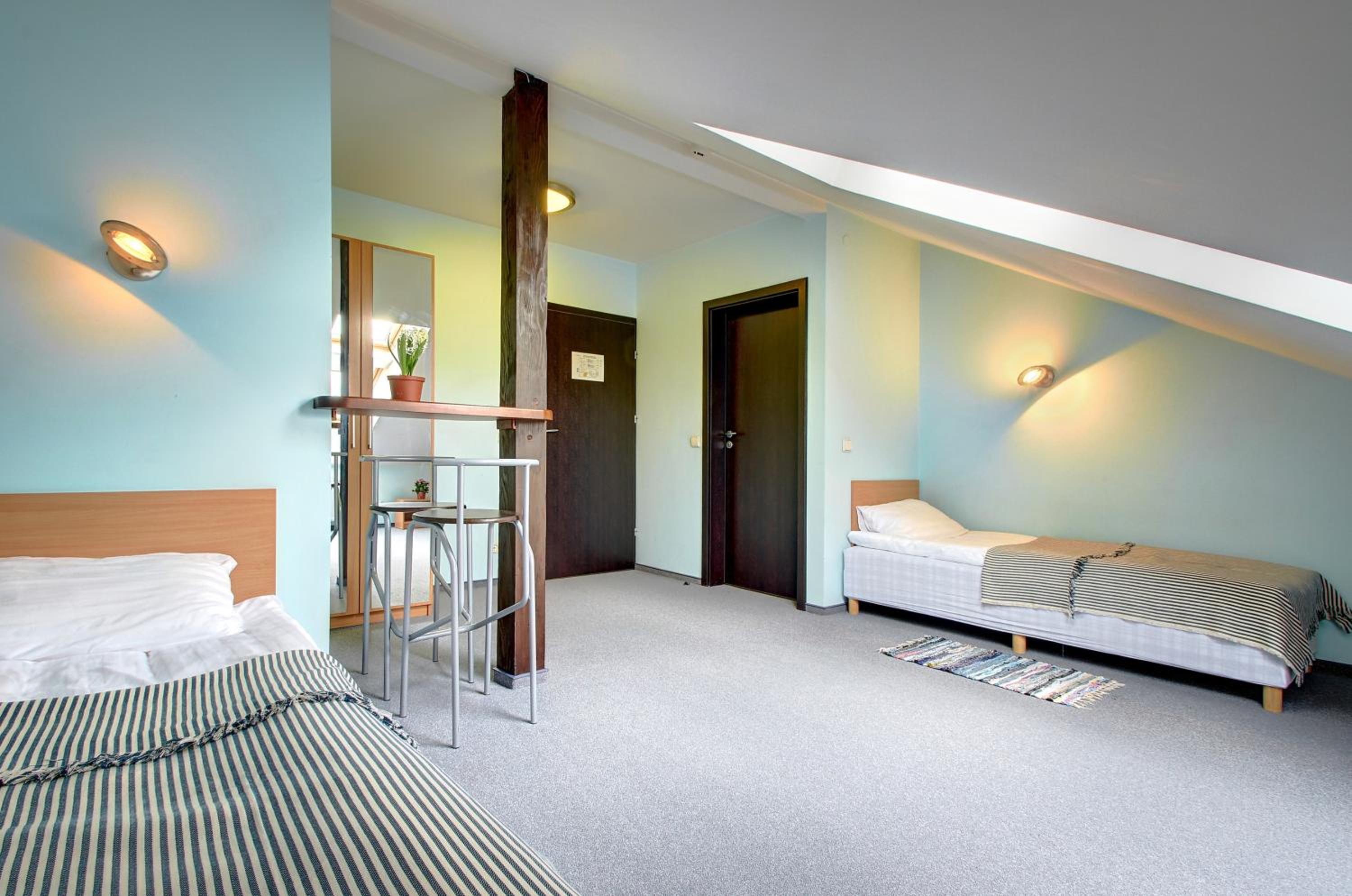Twin Room with Shower - Photo 1