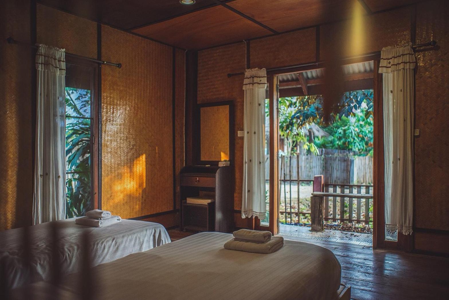 Deluxe Bungalow with Hot Spring Tub photo 1