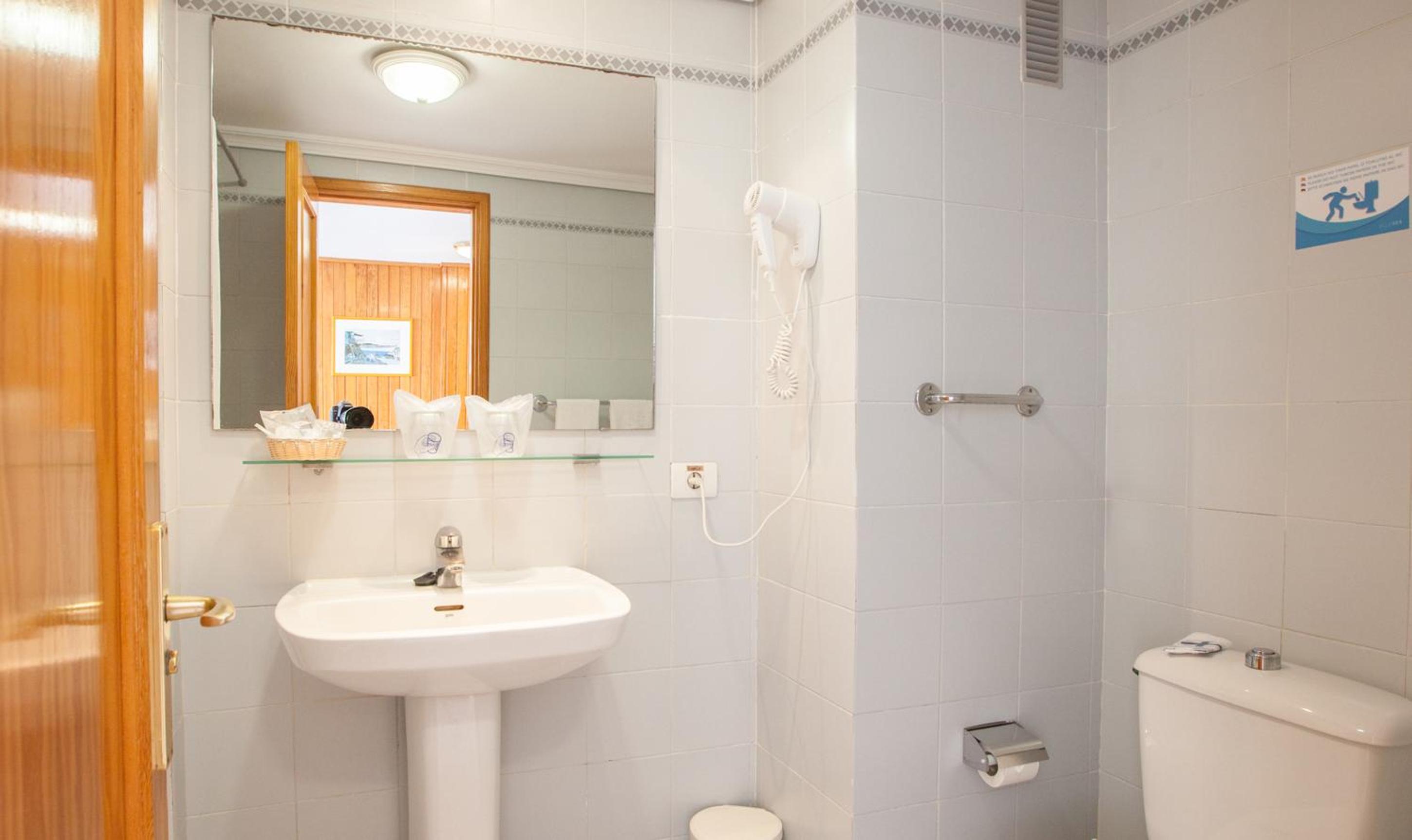 Junior Suite Sea View (2 Adults + 1 Child) photo 2
