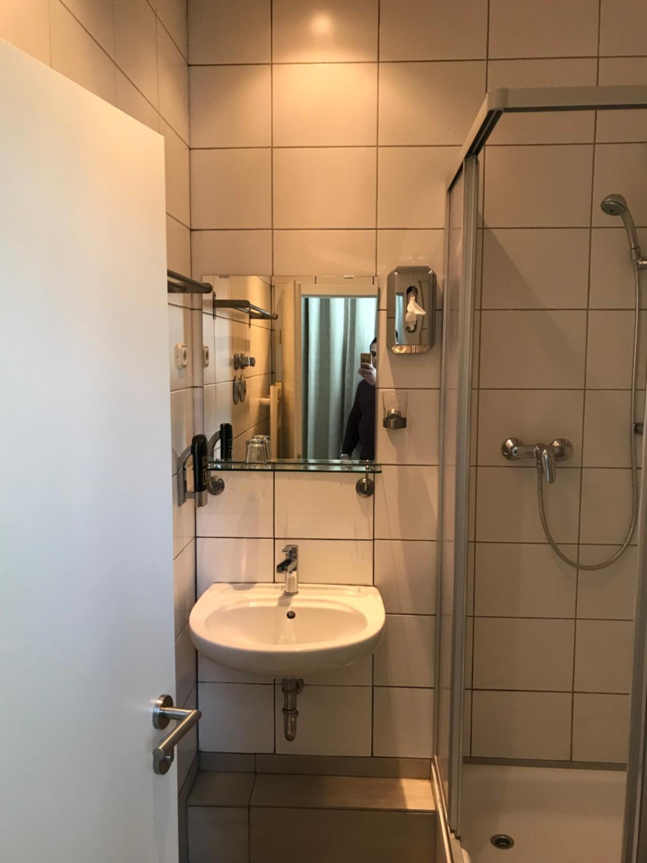 Double or Twin Room - Photo 10