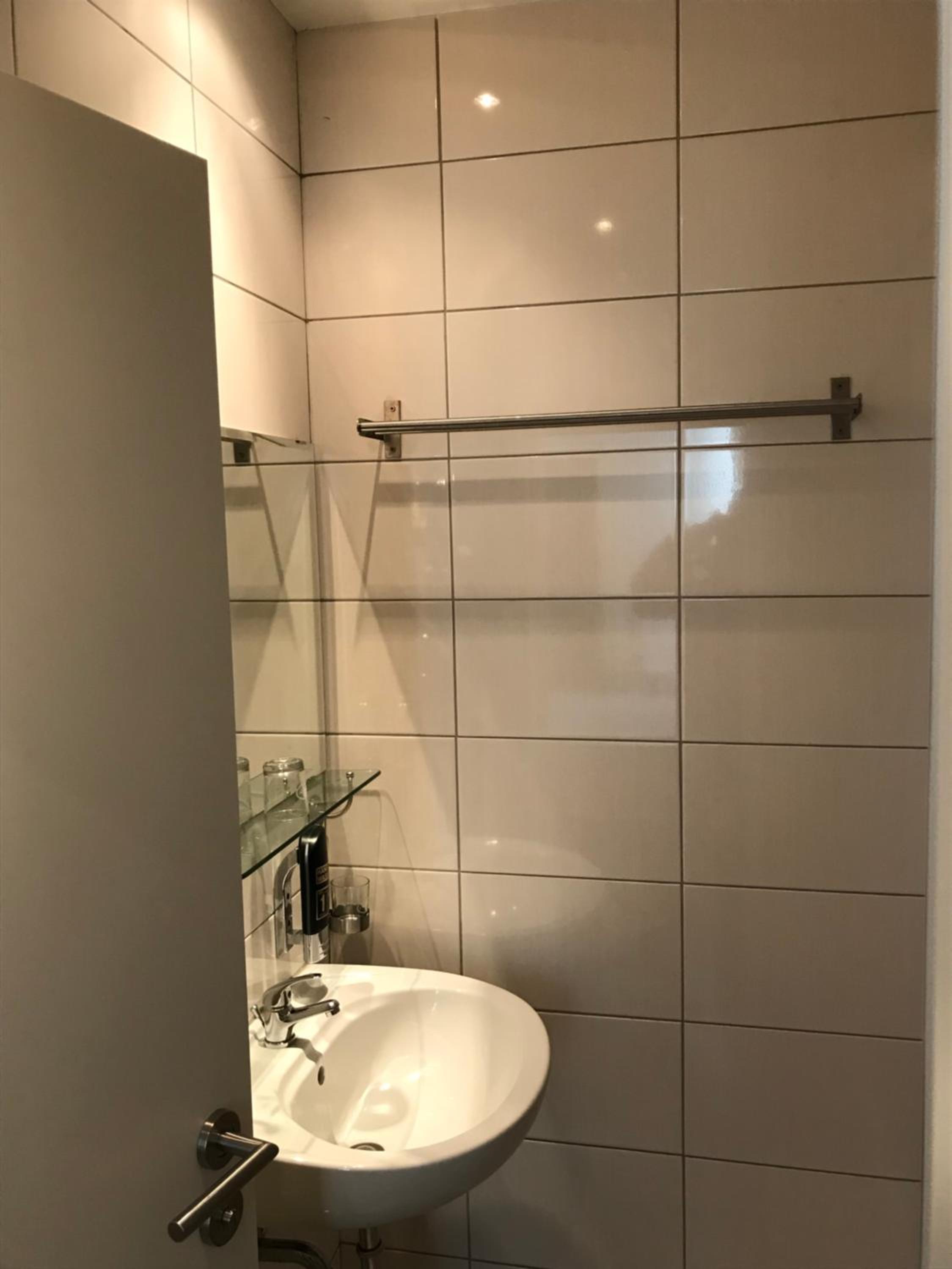 Double or Twin Room - Photo 3