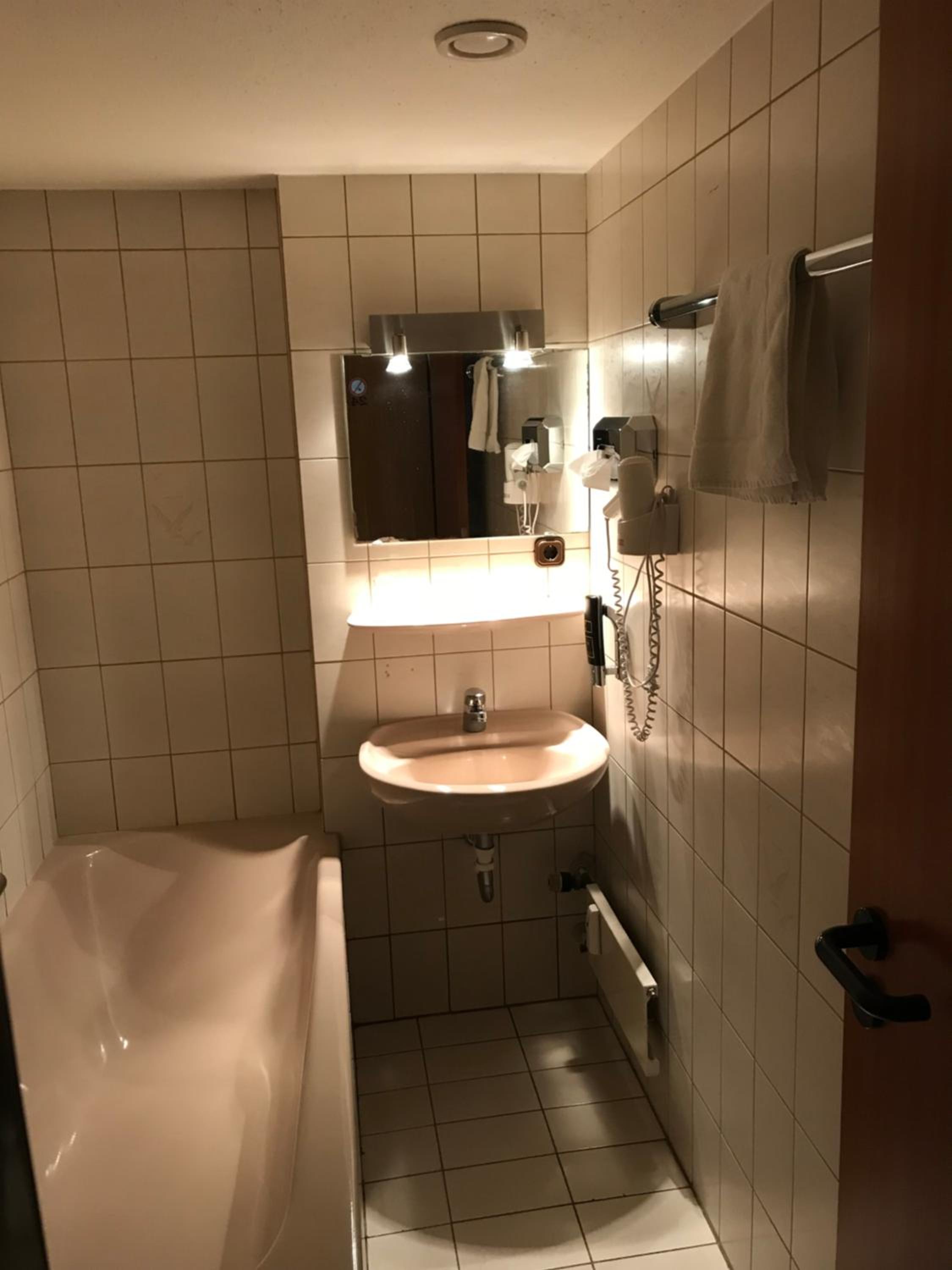 Double or Twin Room - Photo 2