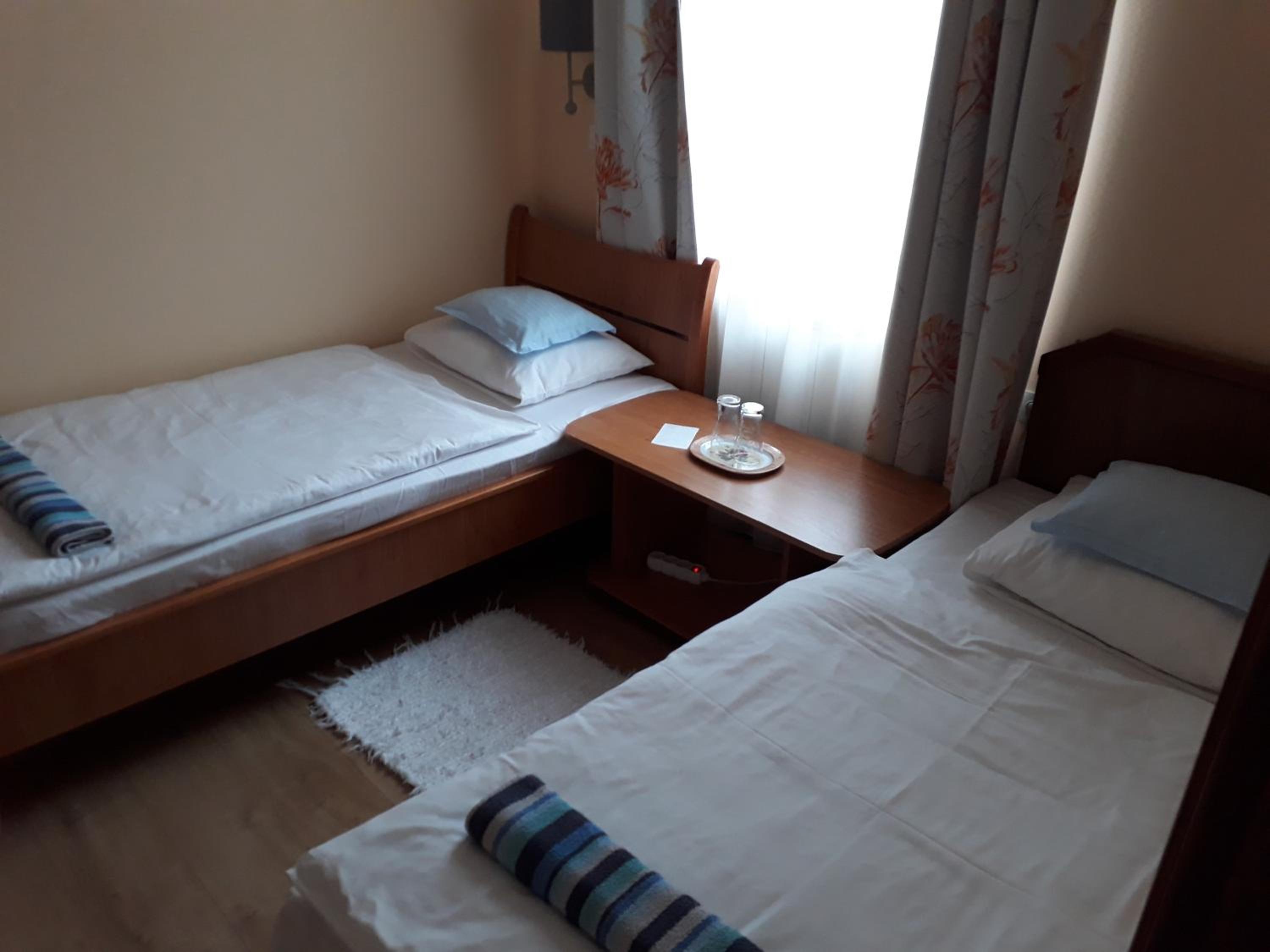 Standard Twin Room - Photo 6