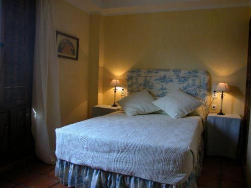 Double or Twin Room - Photo 1