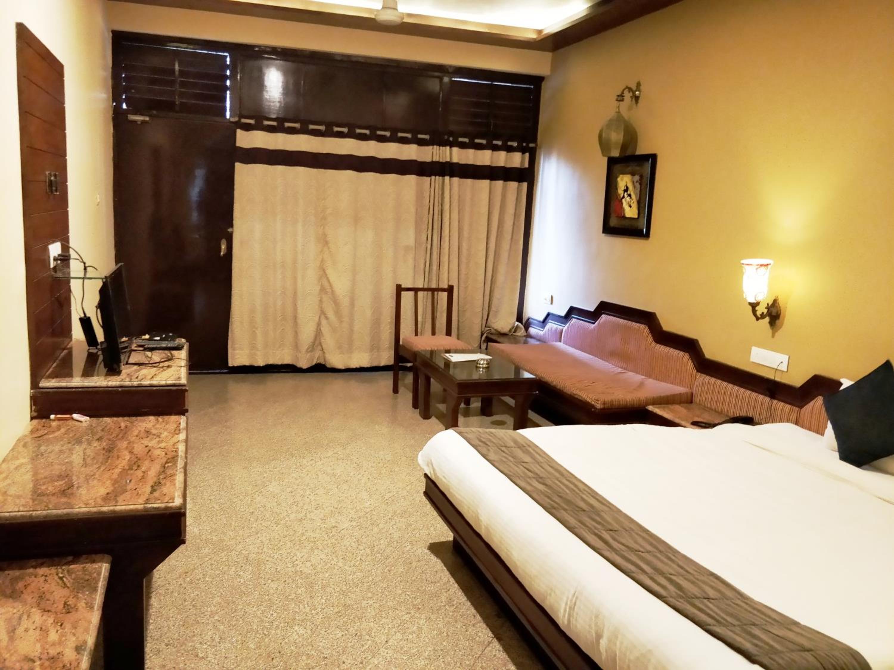 Deluxe King Room photo 2
