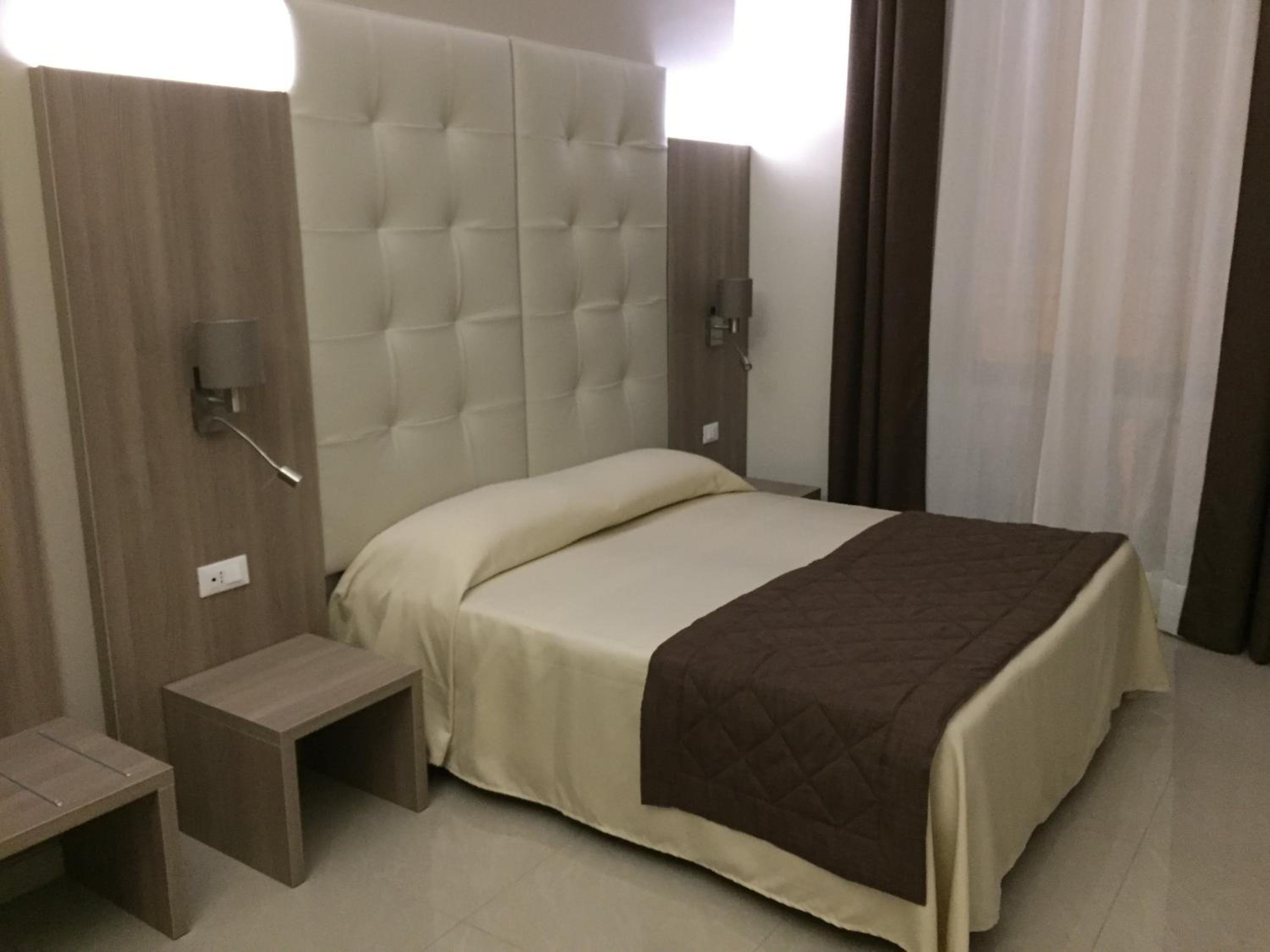 Superior Double or Twin Room - Photo 15
