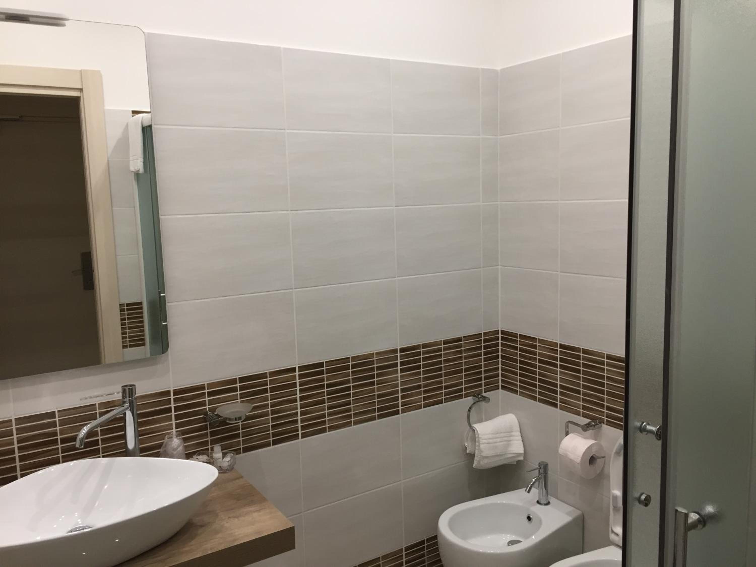 Superior Double or Twin Room - Photo 14