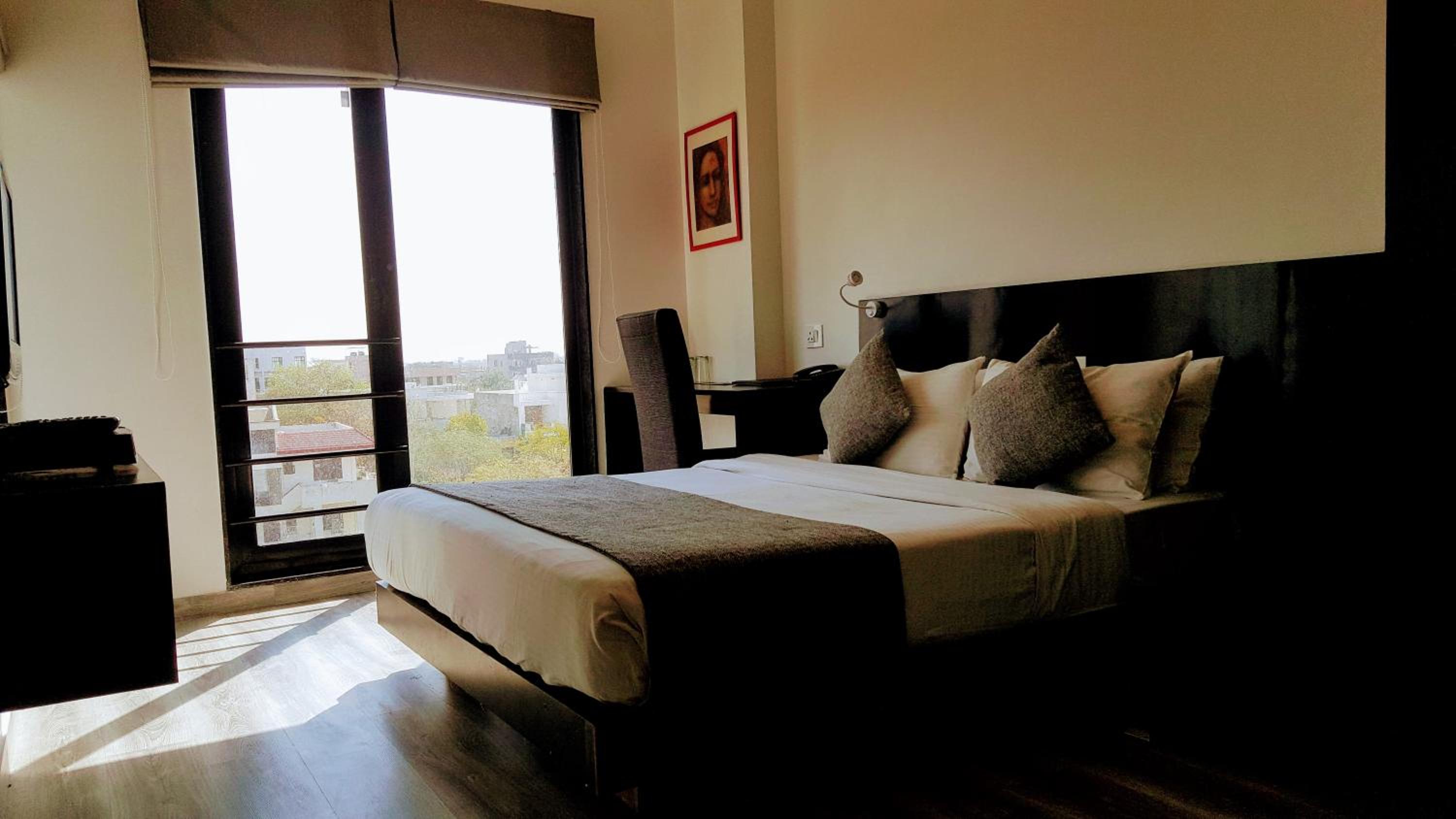 Standard Double Room - Photo 8