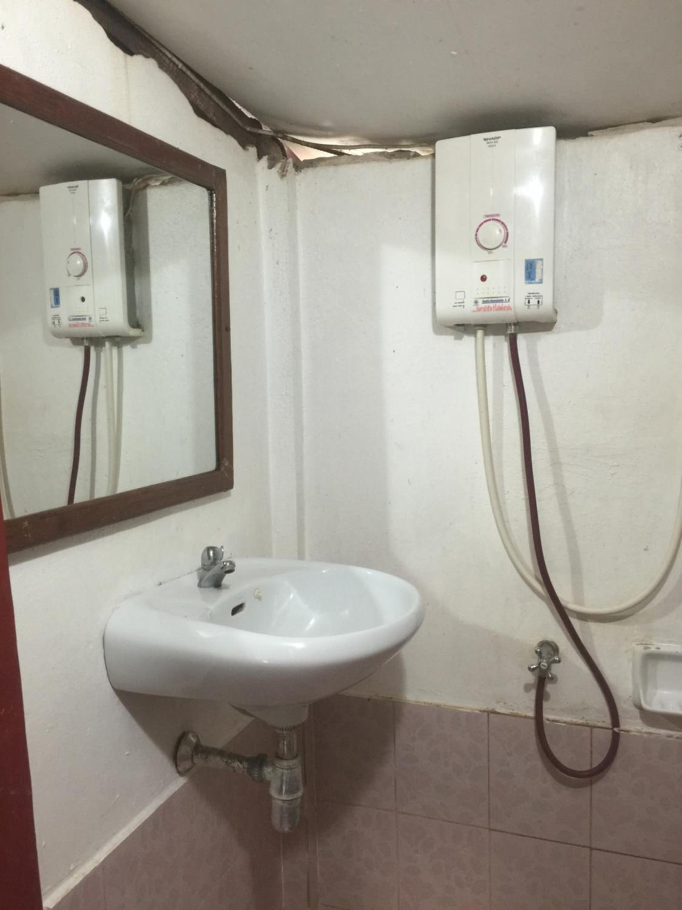 Bungalow with Fan - Photo 14