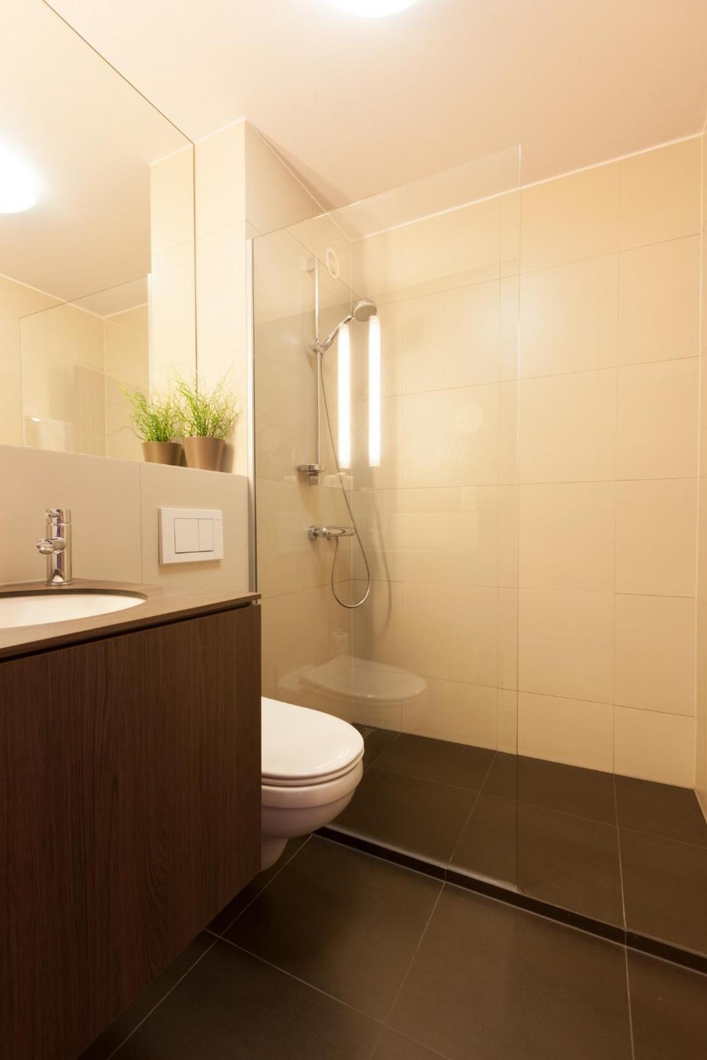 Small Double Room with Shower  - Photo 2