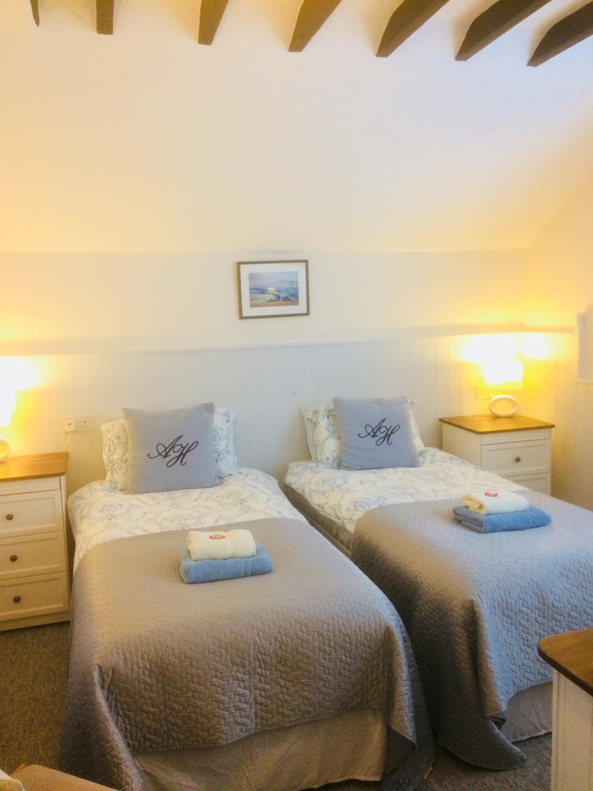 King or Twin Room with Bathroom photo 2