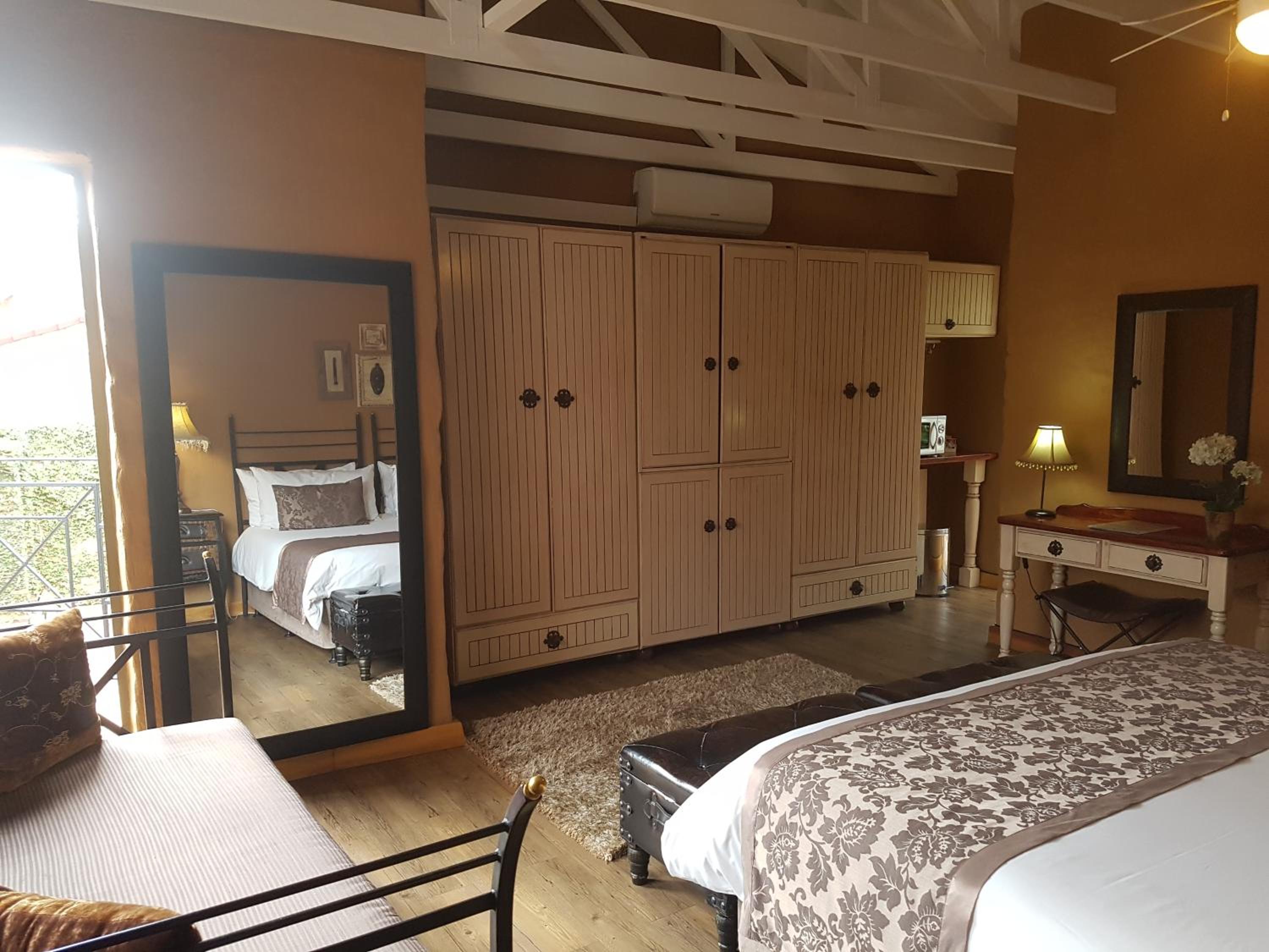 Deluxe Double or Twin Room with Balcony photo 2