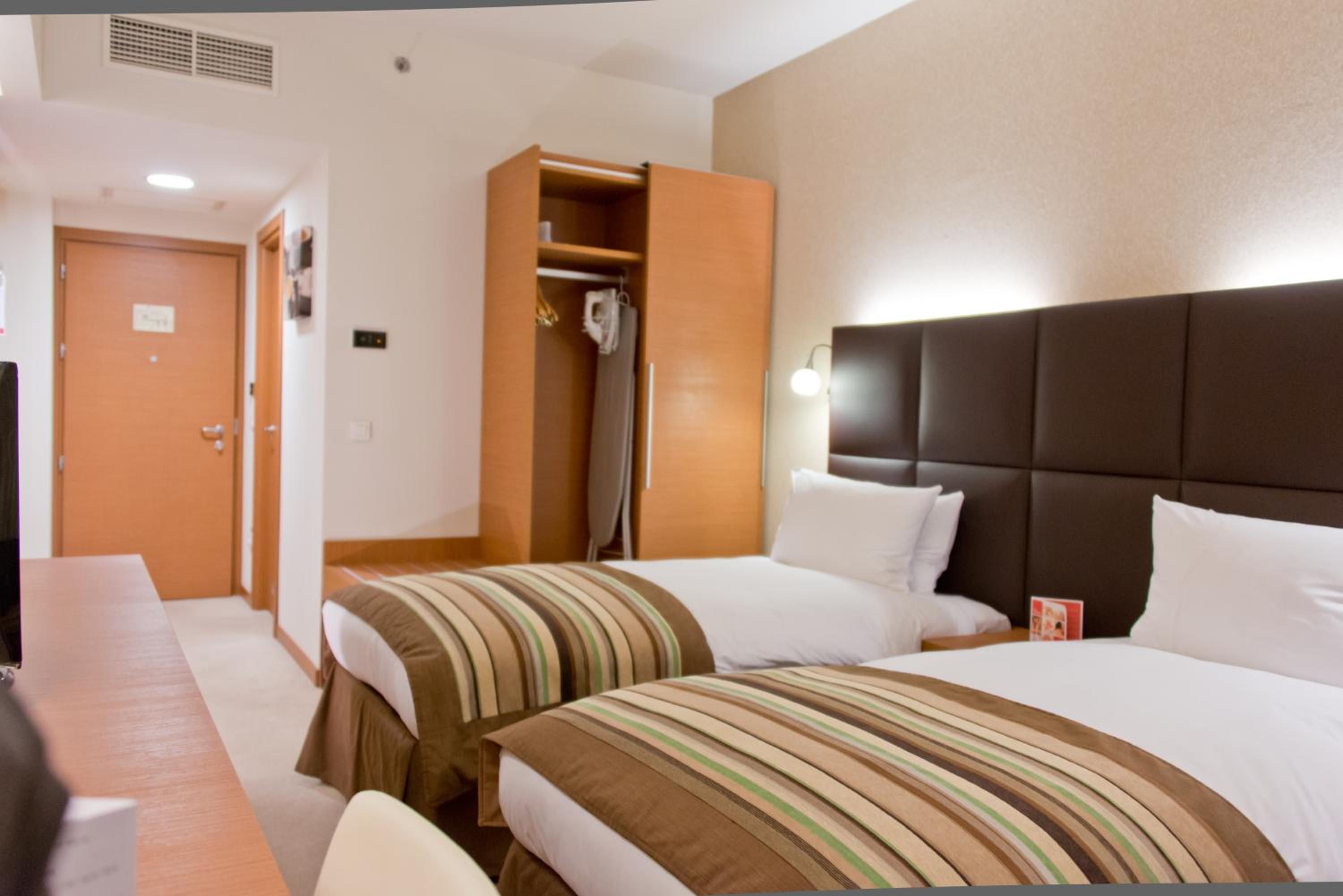 Deluxe 2 Twin Beds Non-Smoking Room - Photo 1