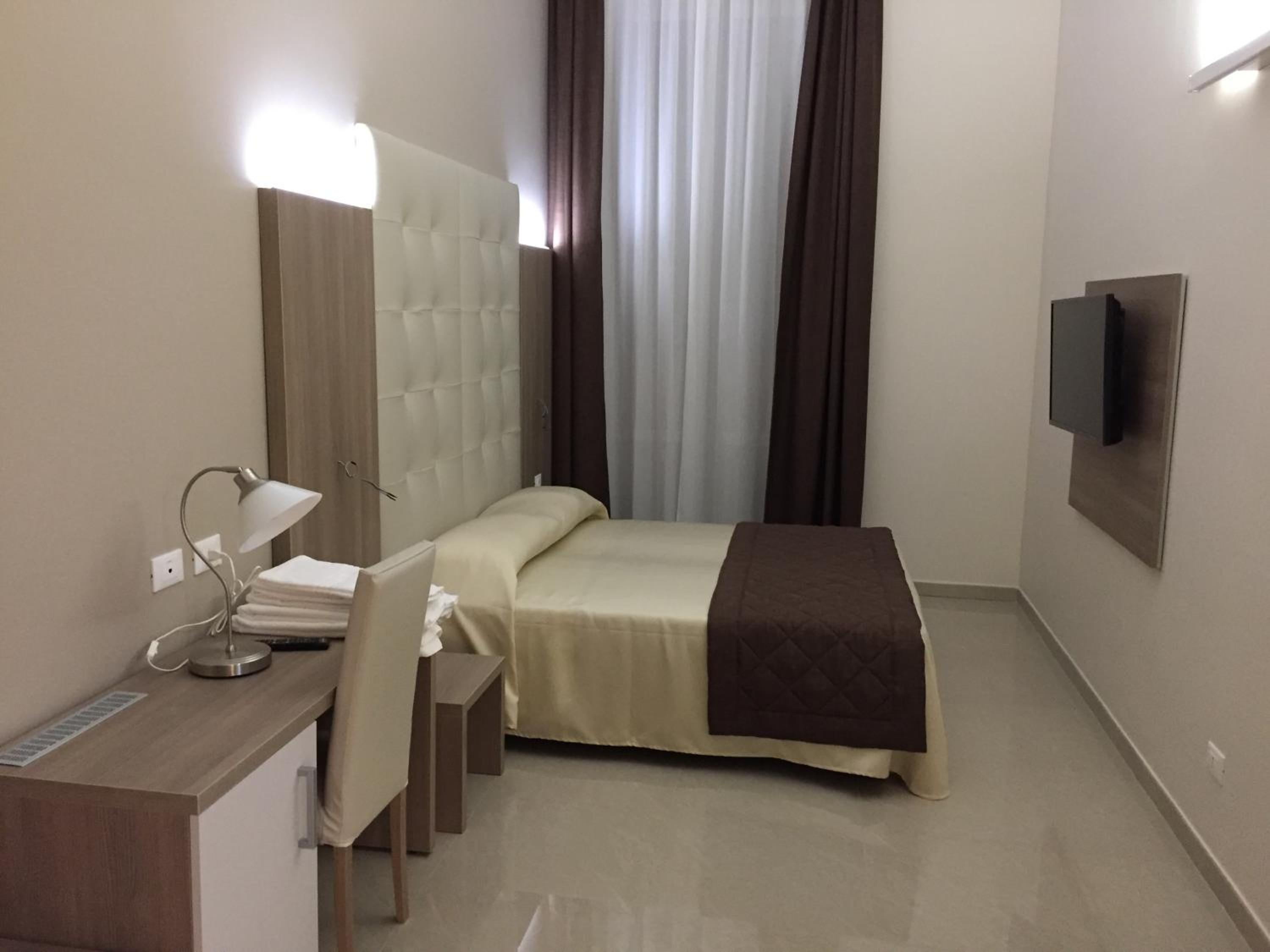 Superior Double or Twin Room - Photo 16