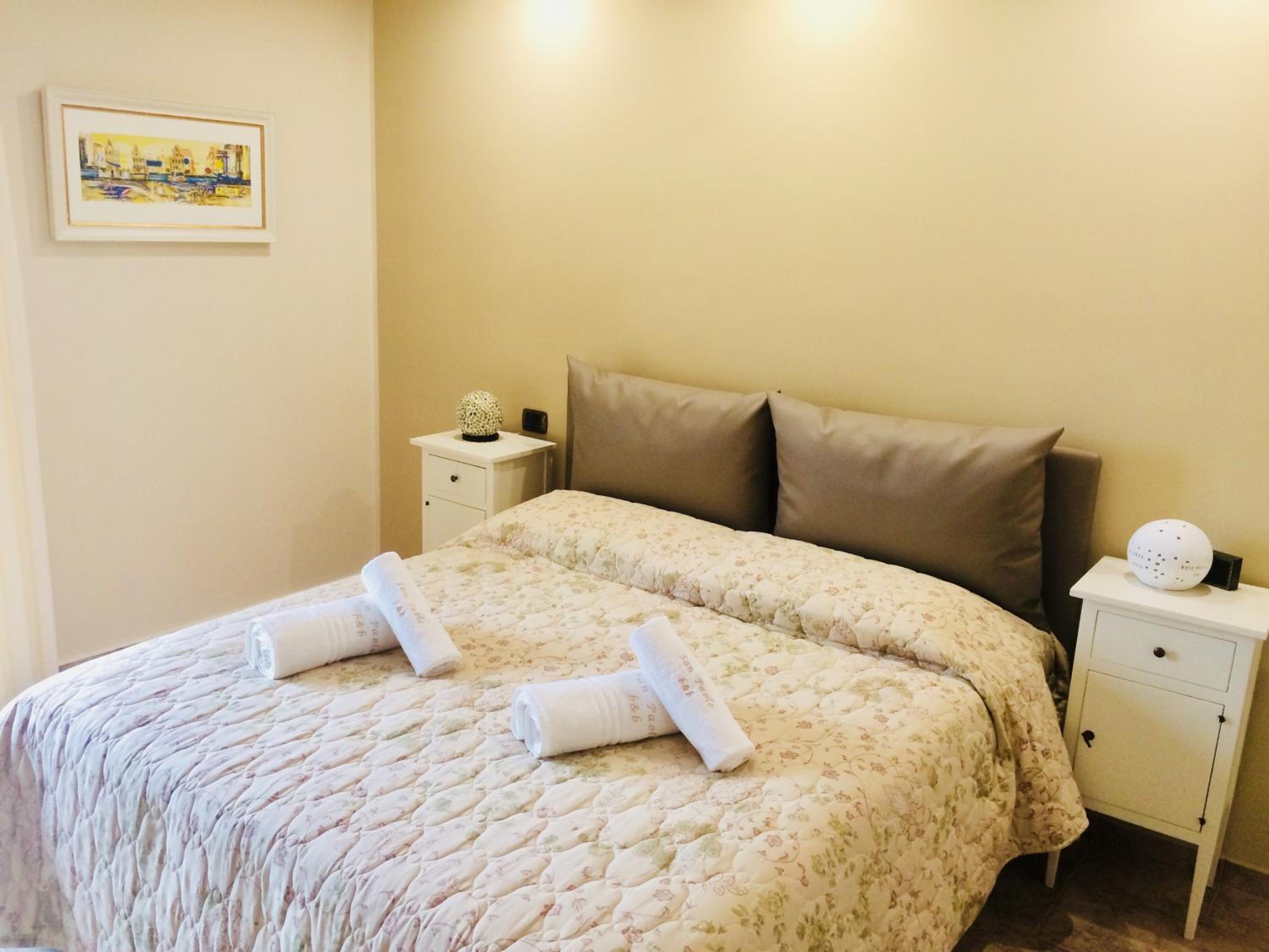 Double Room with Private Bathroom - Photo 7