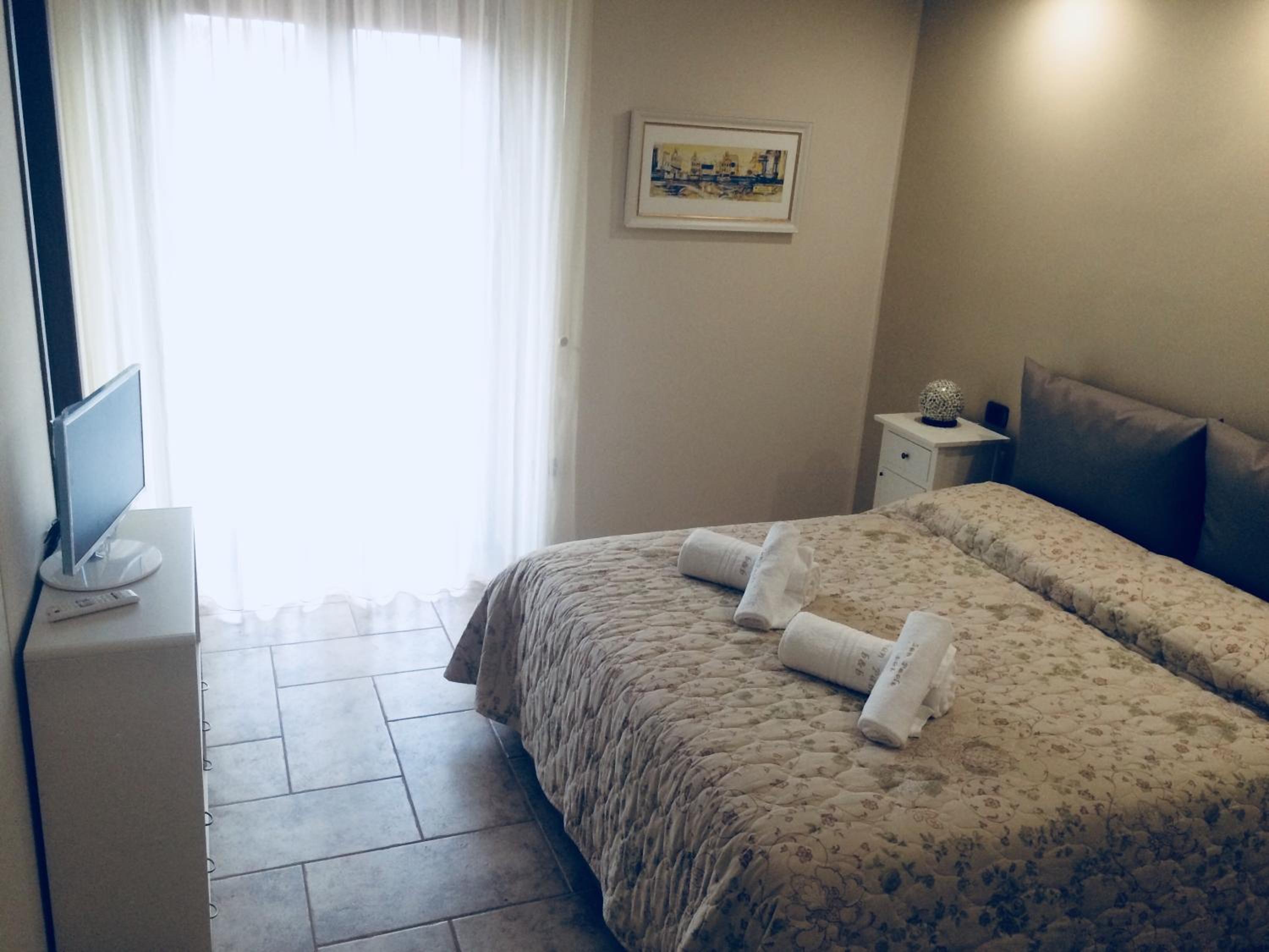 Double Room with Private Bathroom - Photo 4
