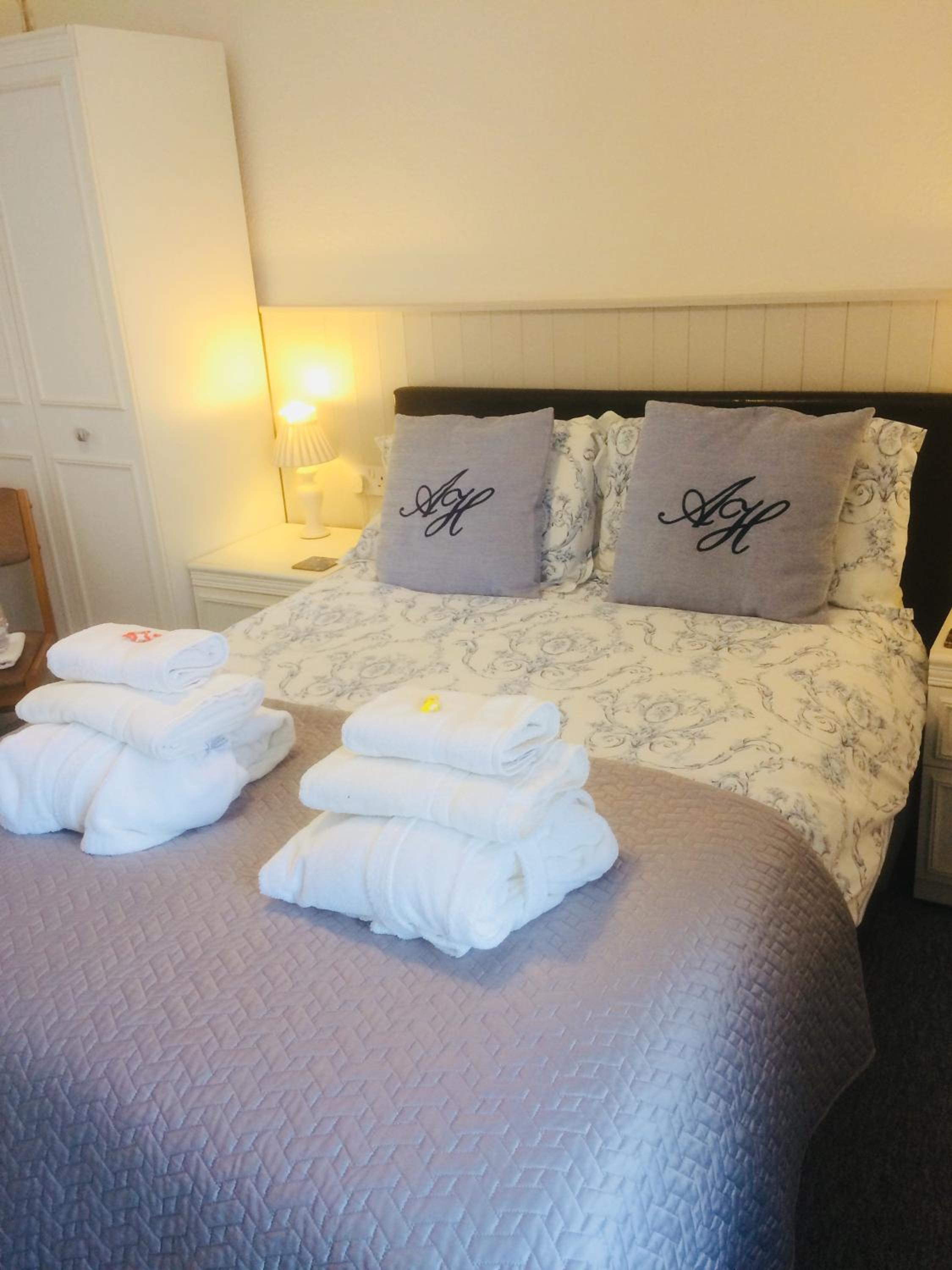 Double Room with Shared Bathroom photo 3