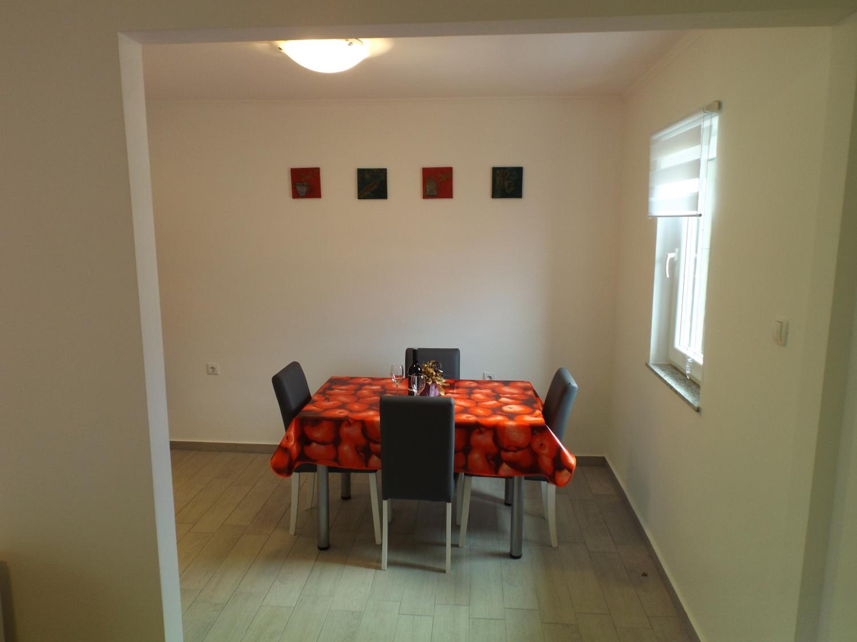 Apartment photo 2