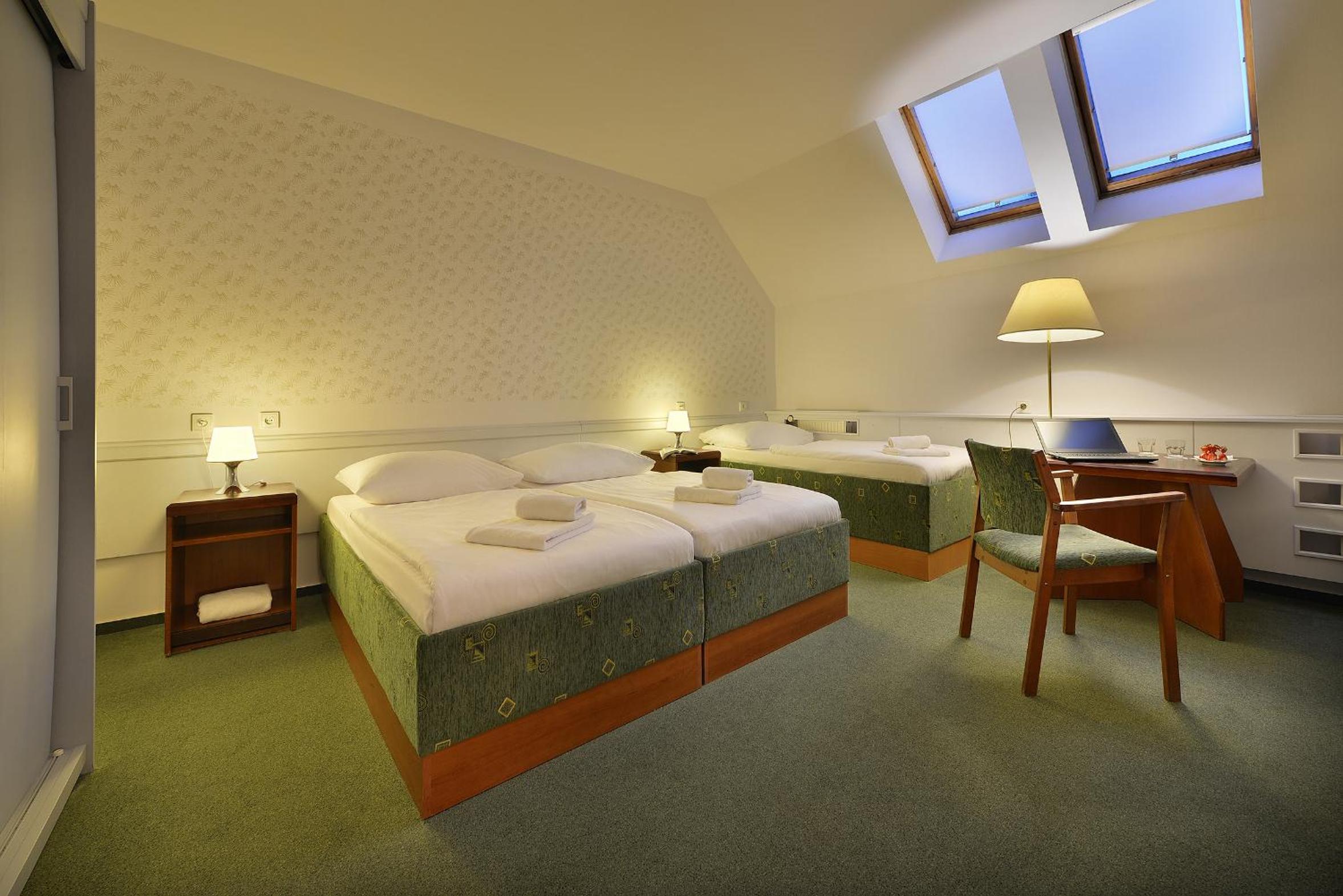 Economy Triple Room