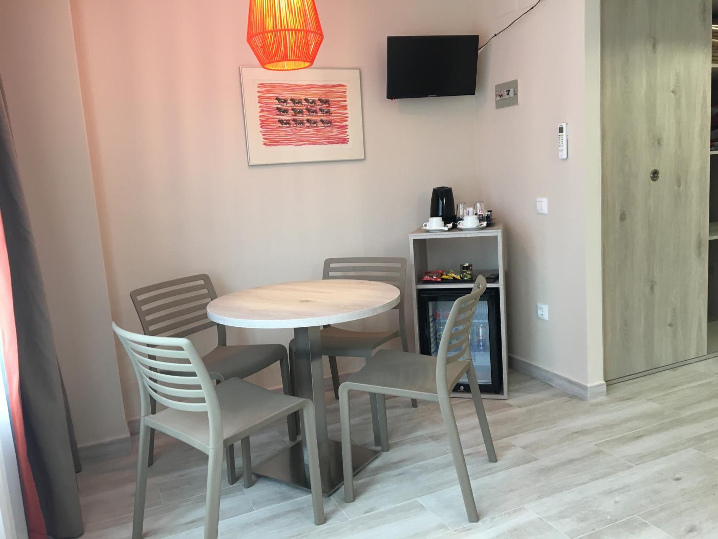 Family Room (2 Adults + 4 Children) - Photo 2