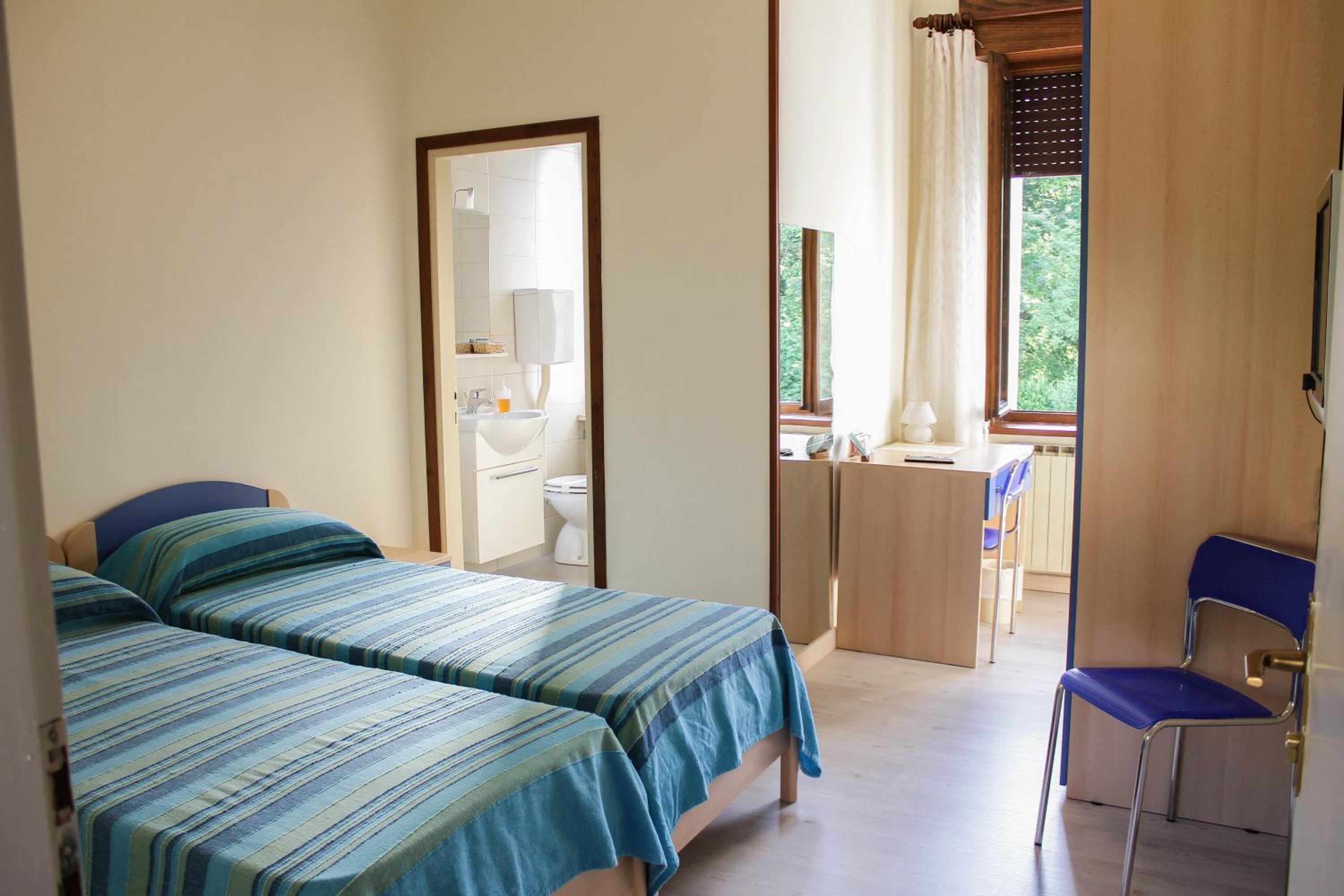 Standard Double Room photo 3