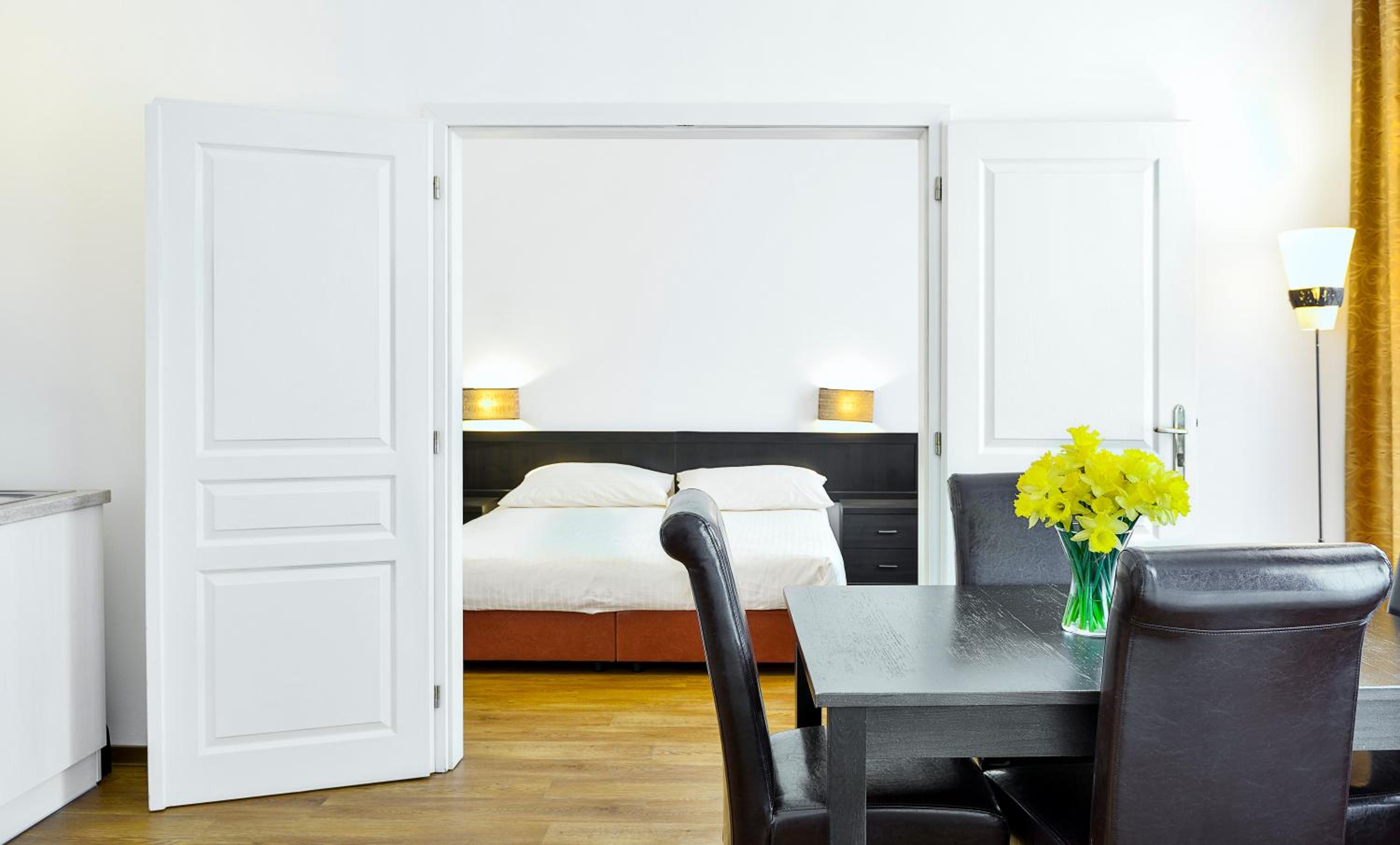 Apartment with Colonnade View  - Photo 4