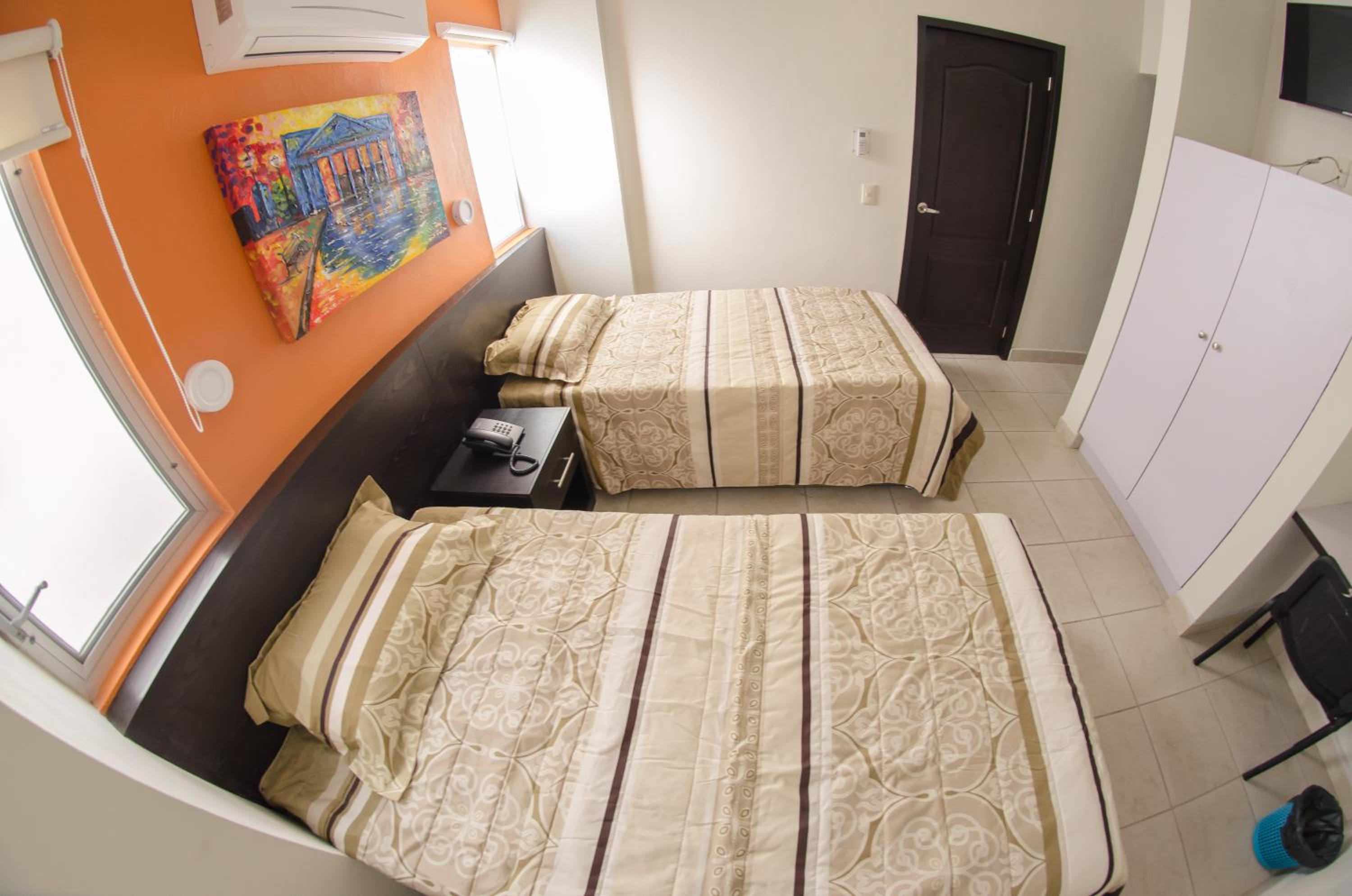 Standard Twin Room - Photo 3