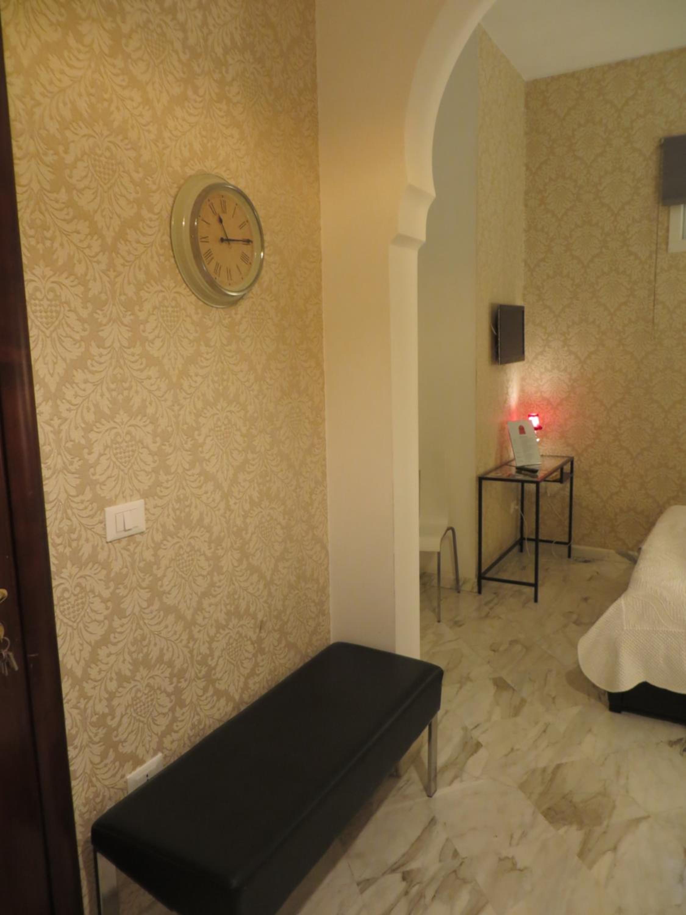 Quadruple Room - Photo 15