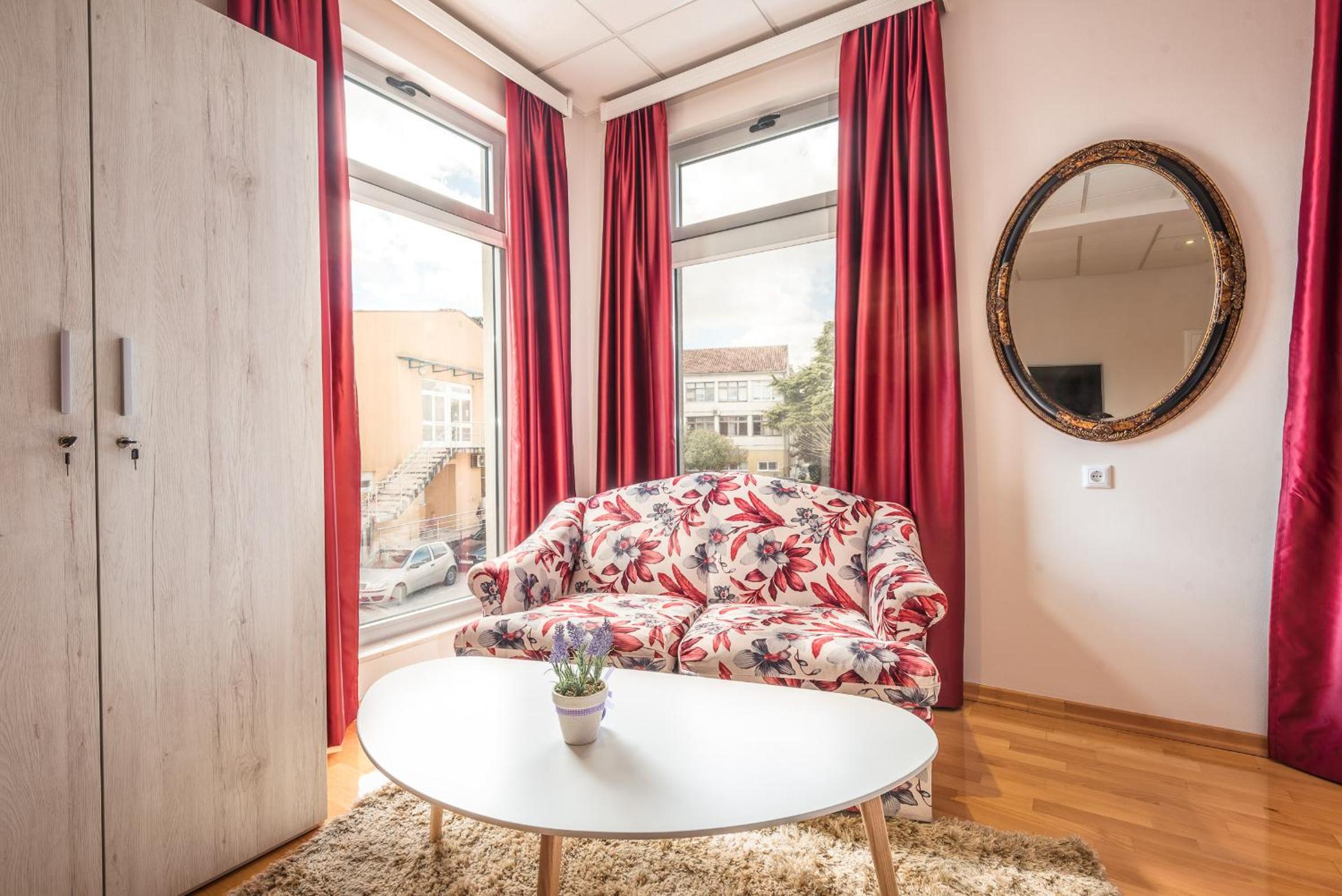 Superior Quadruple Room - Photo 4