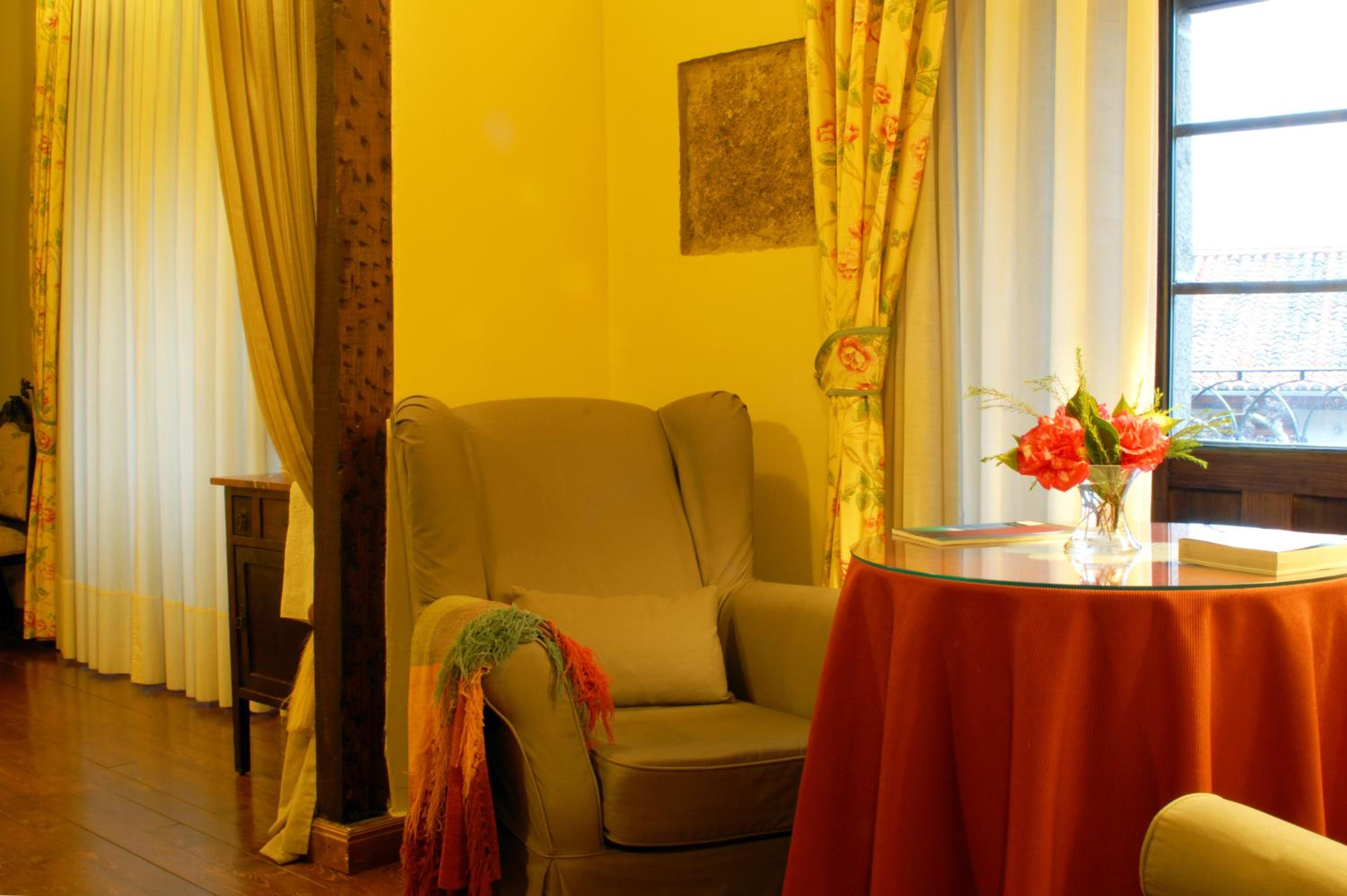 Junior Suite with Balcony - Photo 30