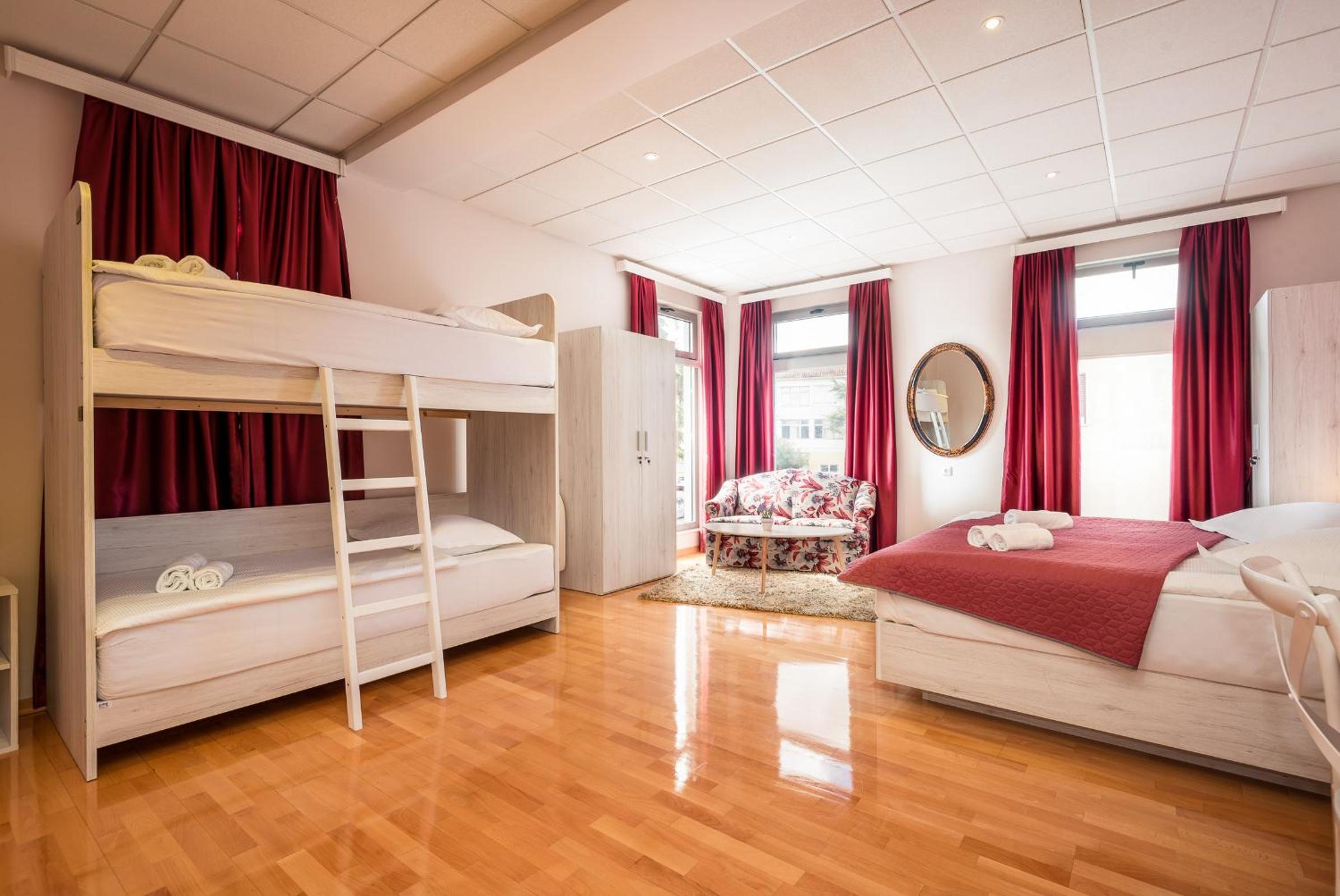 Superior Quadruple Room - Photo 1