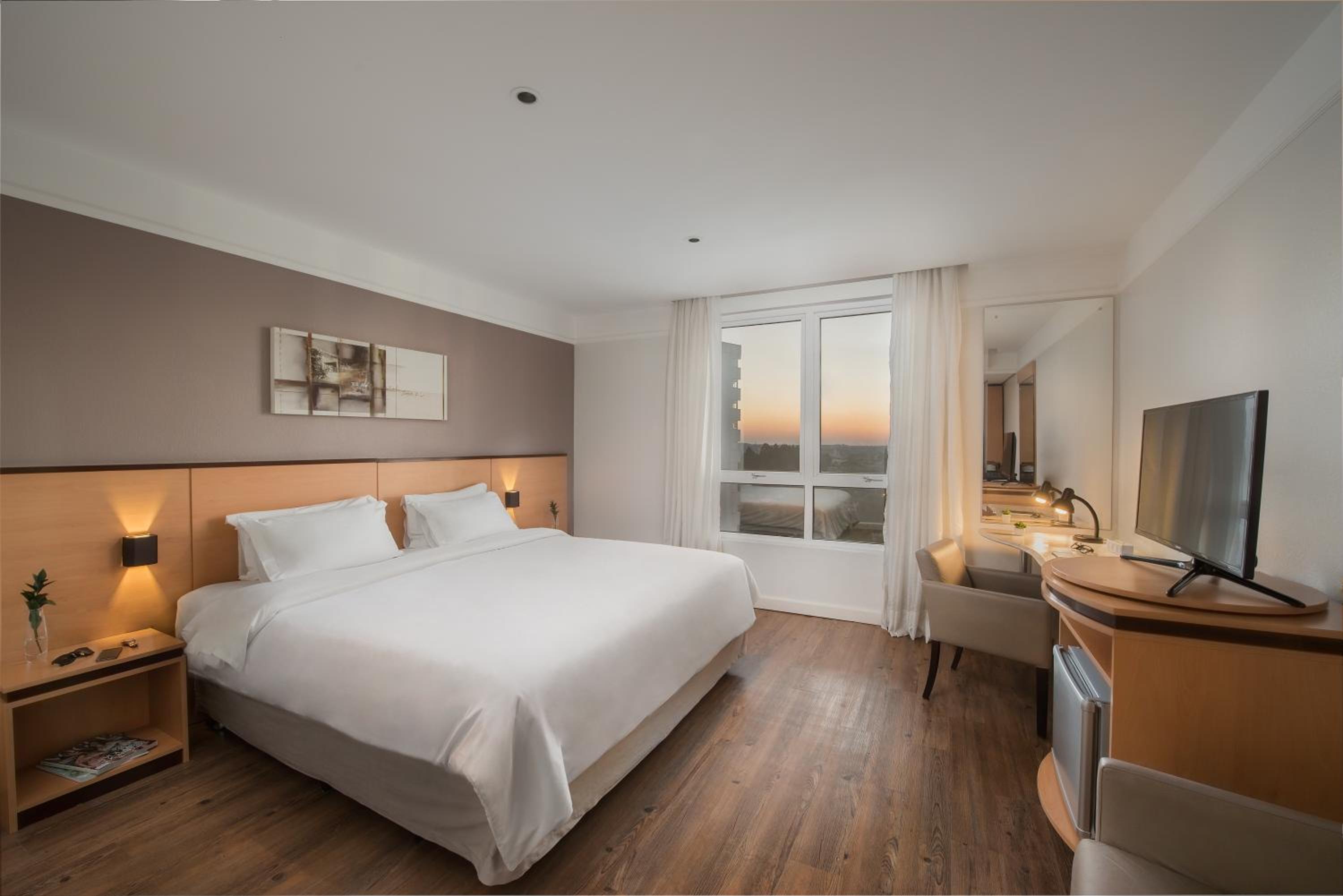 Luxury Double - 1 King Bed photo 2