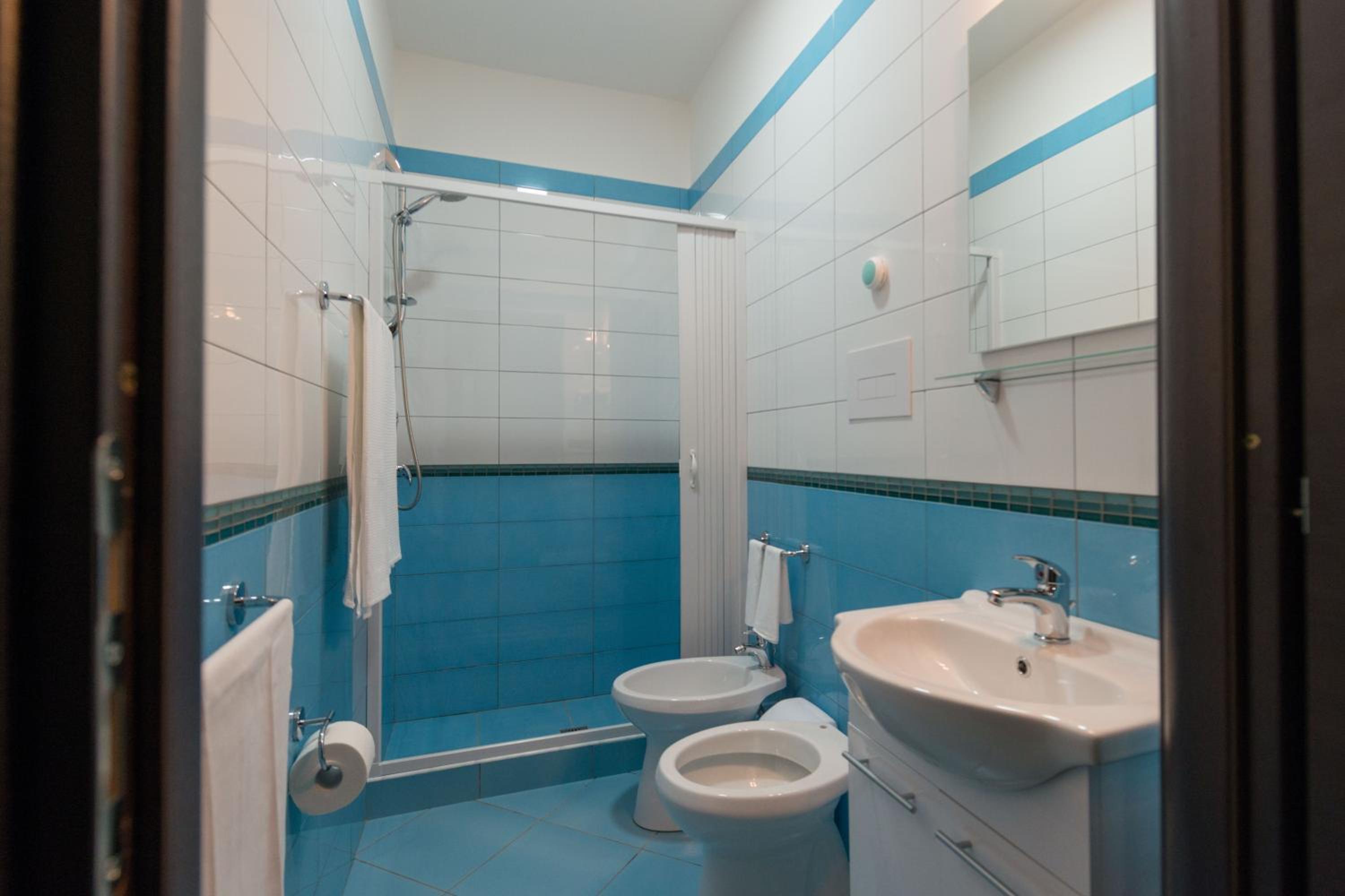 Double Room - Photo 5