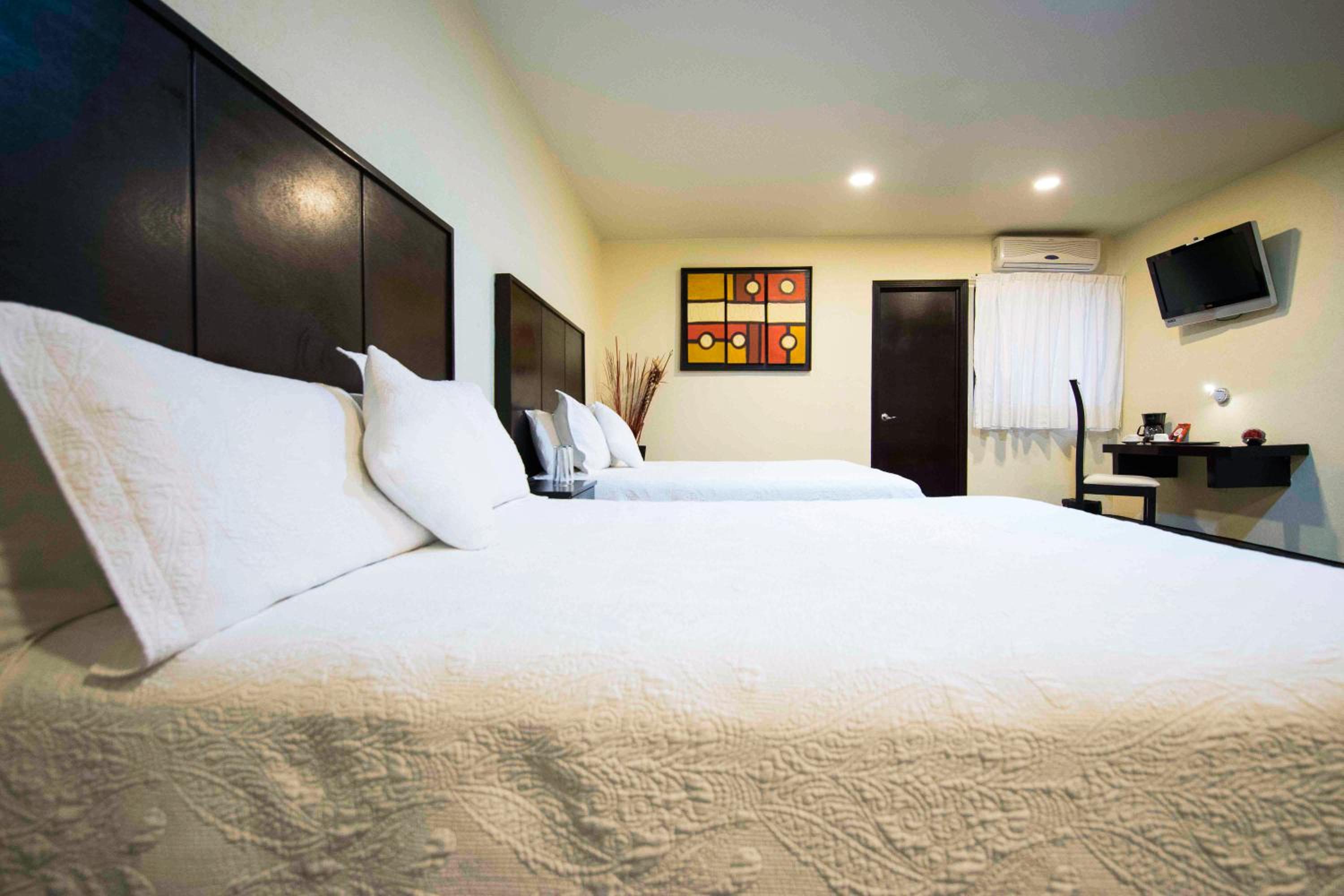 Twin Room - Photo 5
