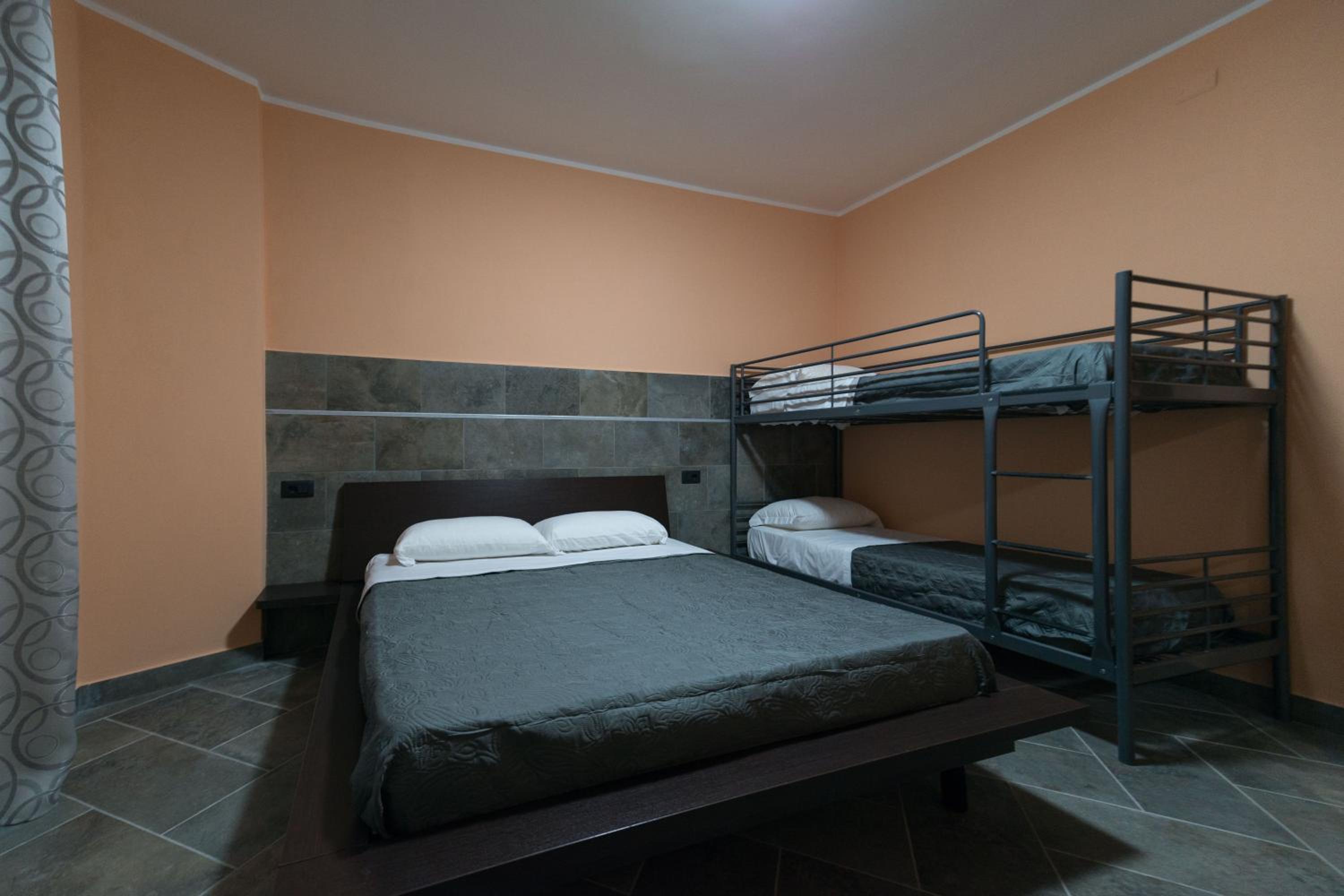 Quadruple Room - Photo 3